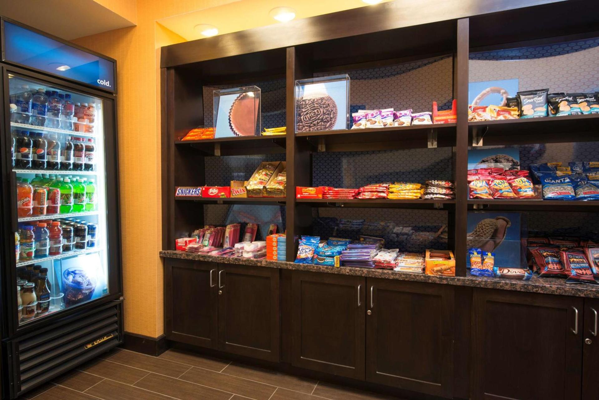 Hampton Inn & Suites Bismarck Northwest photo 11