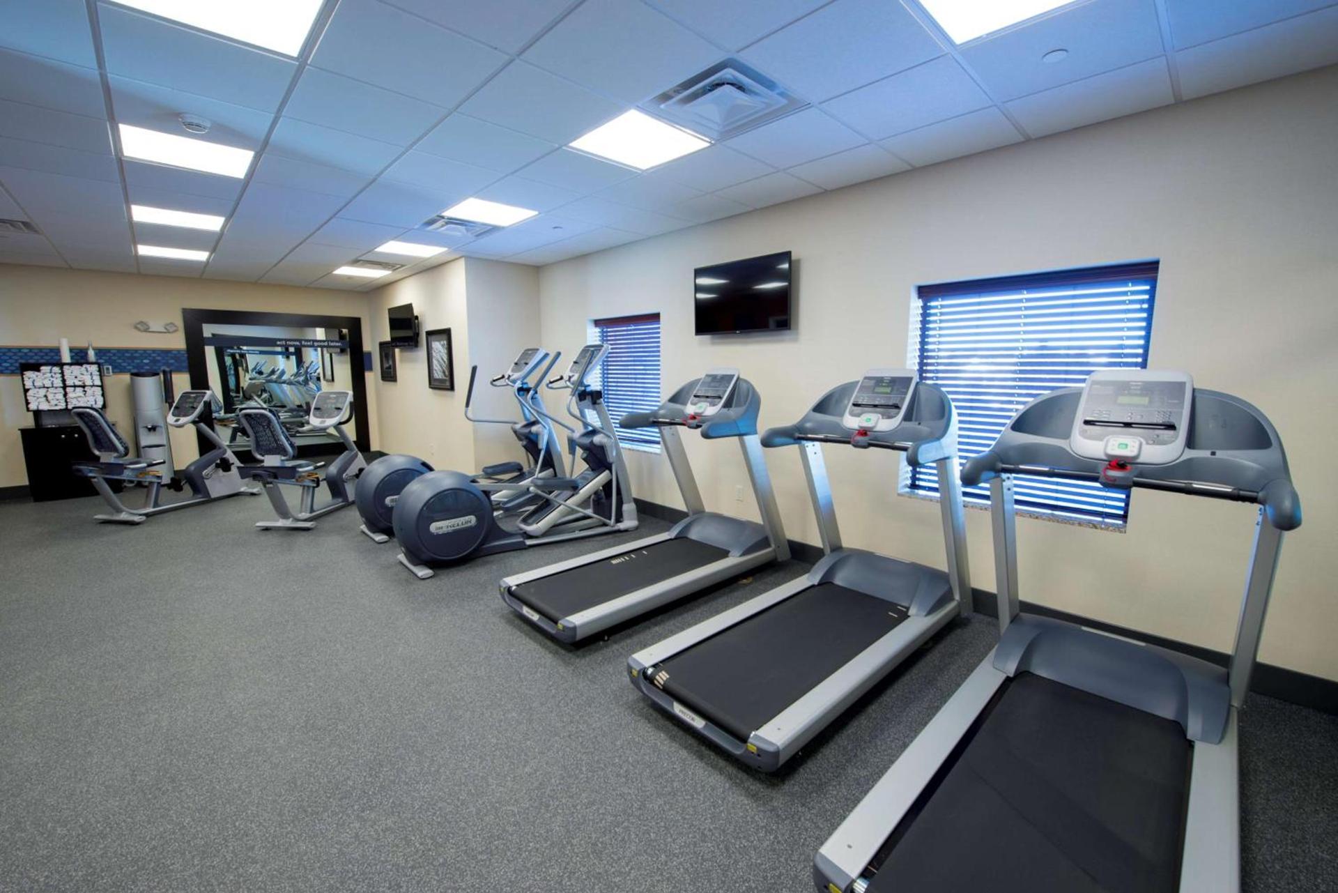 Hampton Inn & Suites Bismarck Northwest photo 14