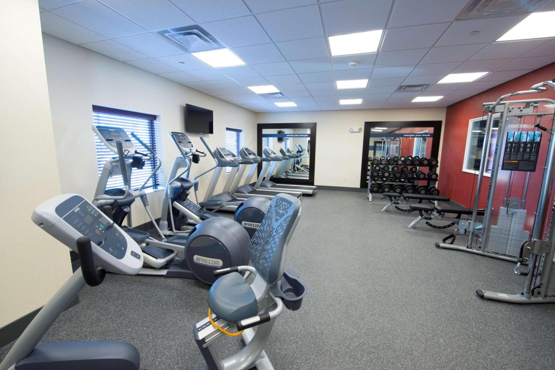 Hampton Inn & Suites Bismarck Northwest photo 15