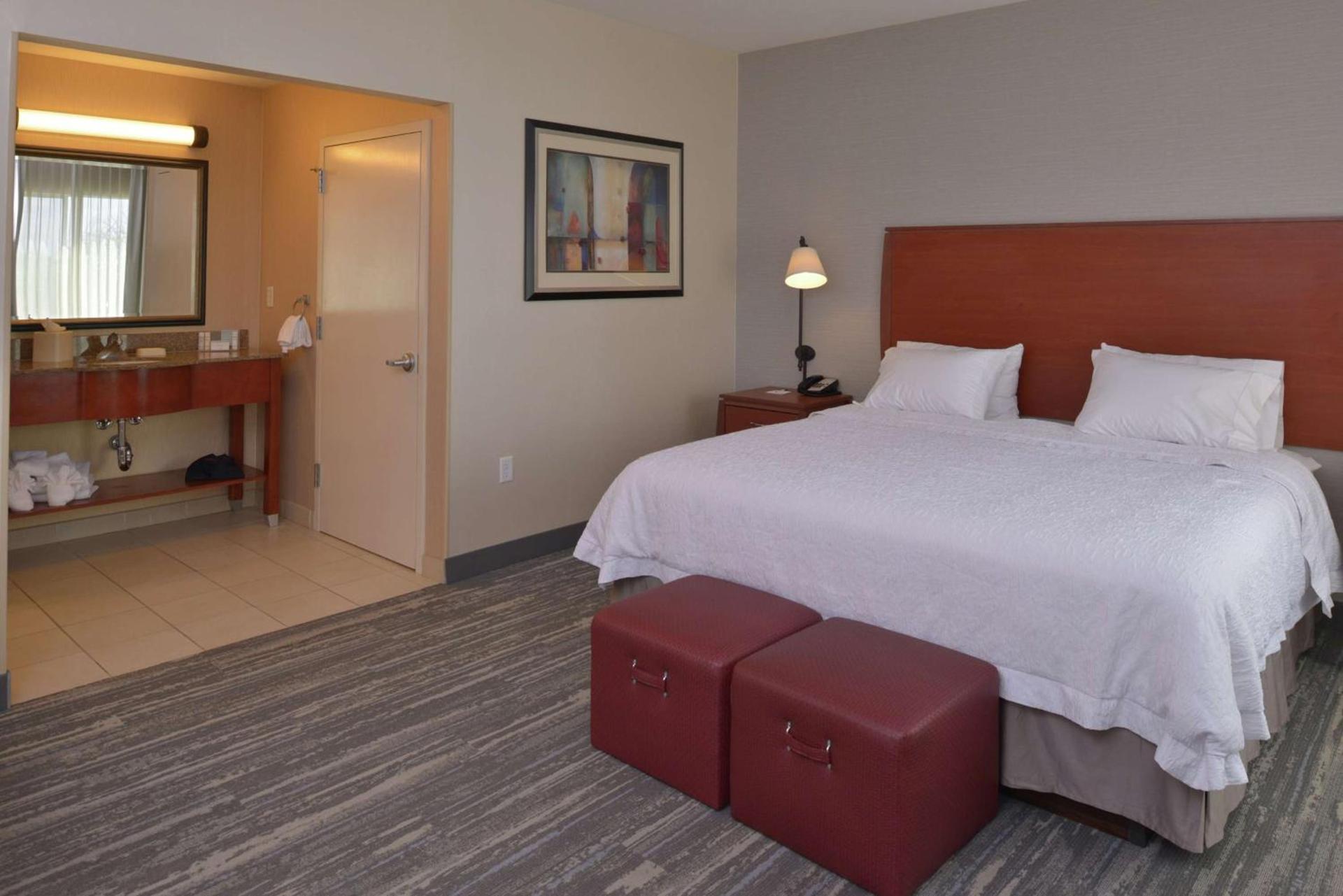 Hampton Inn and Suites Bakersfield North-Airport photo 29