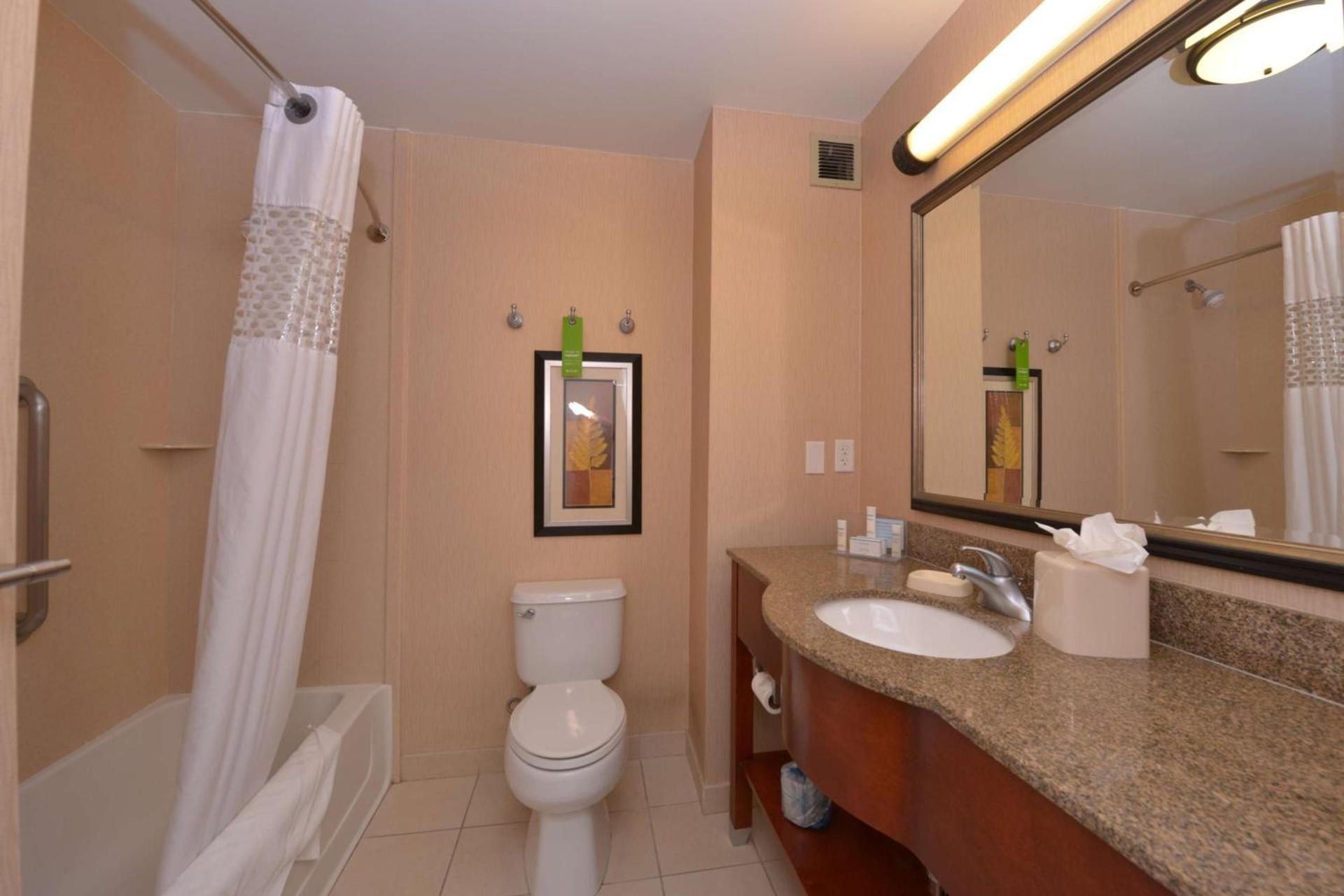 Hampton Inn and Suites Bakersfield North-Airport photo 30