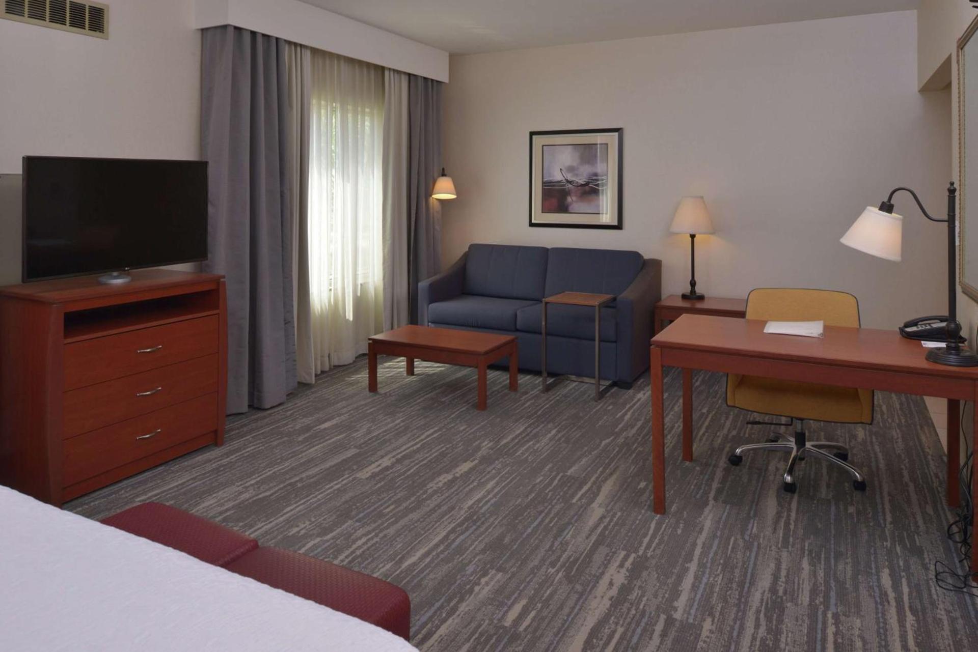 Hampton Inn and Suites Bakersfield North-Airport photo 17