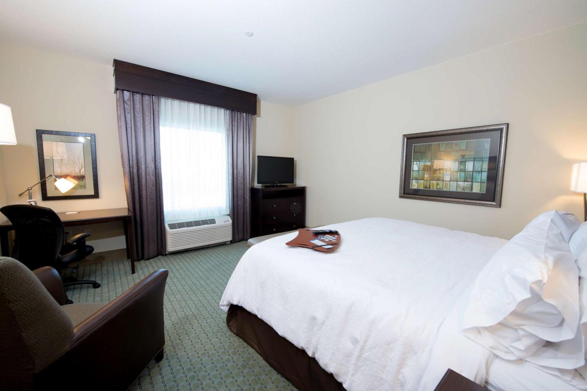 Hampton Inn & Suites Bismarck Northwest photo 22