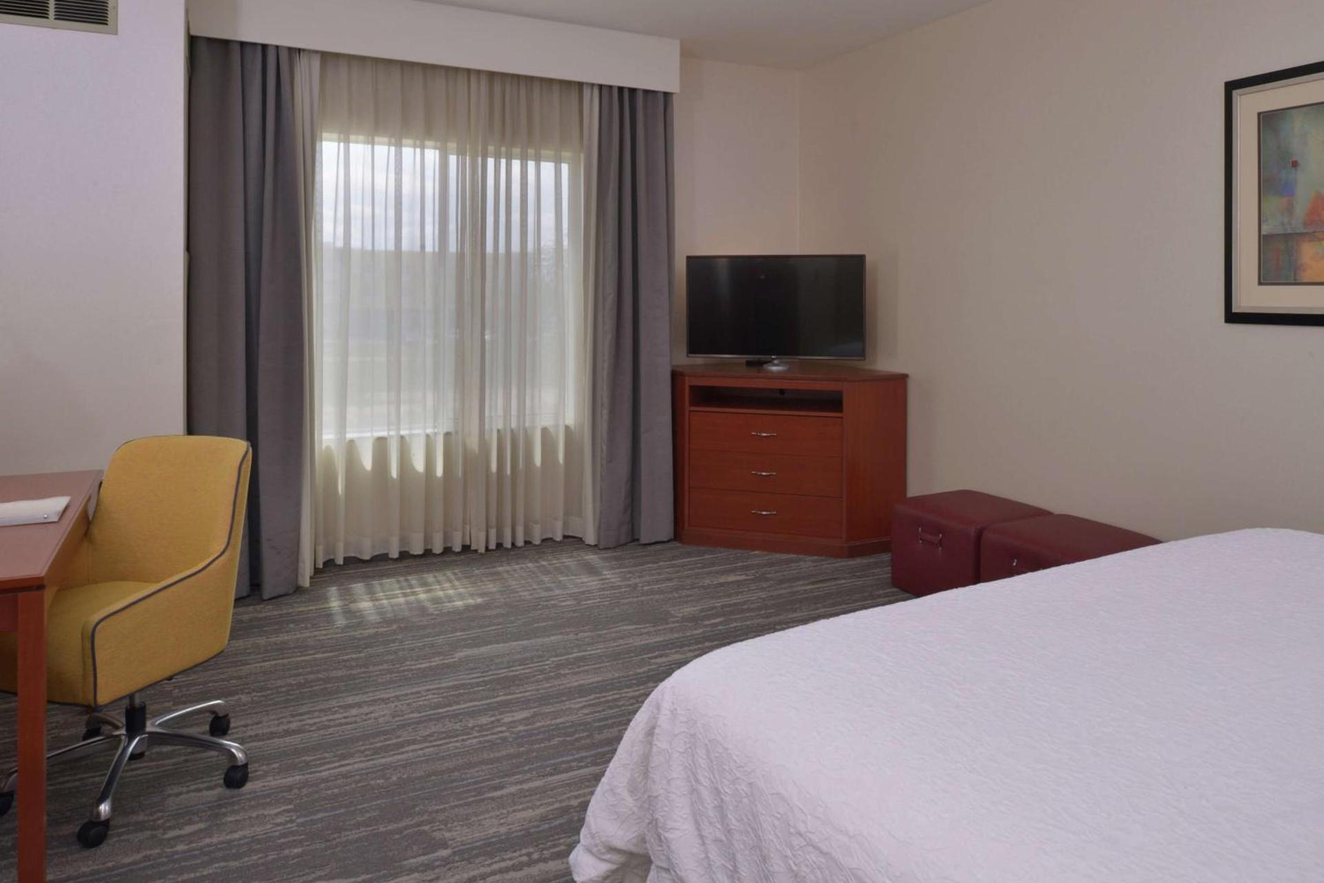 Hampton Inn and Suites Bakersfield North-Airport photo 19