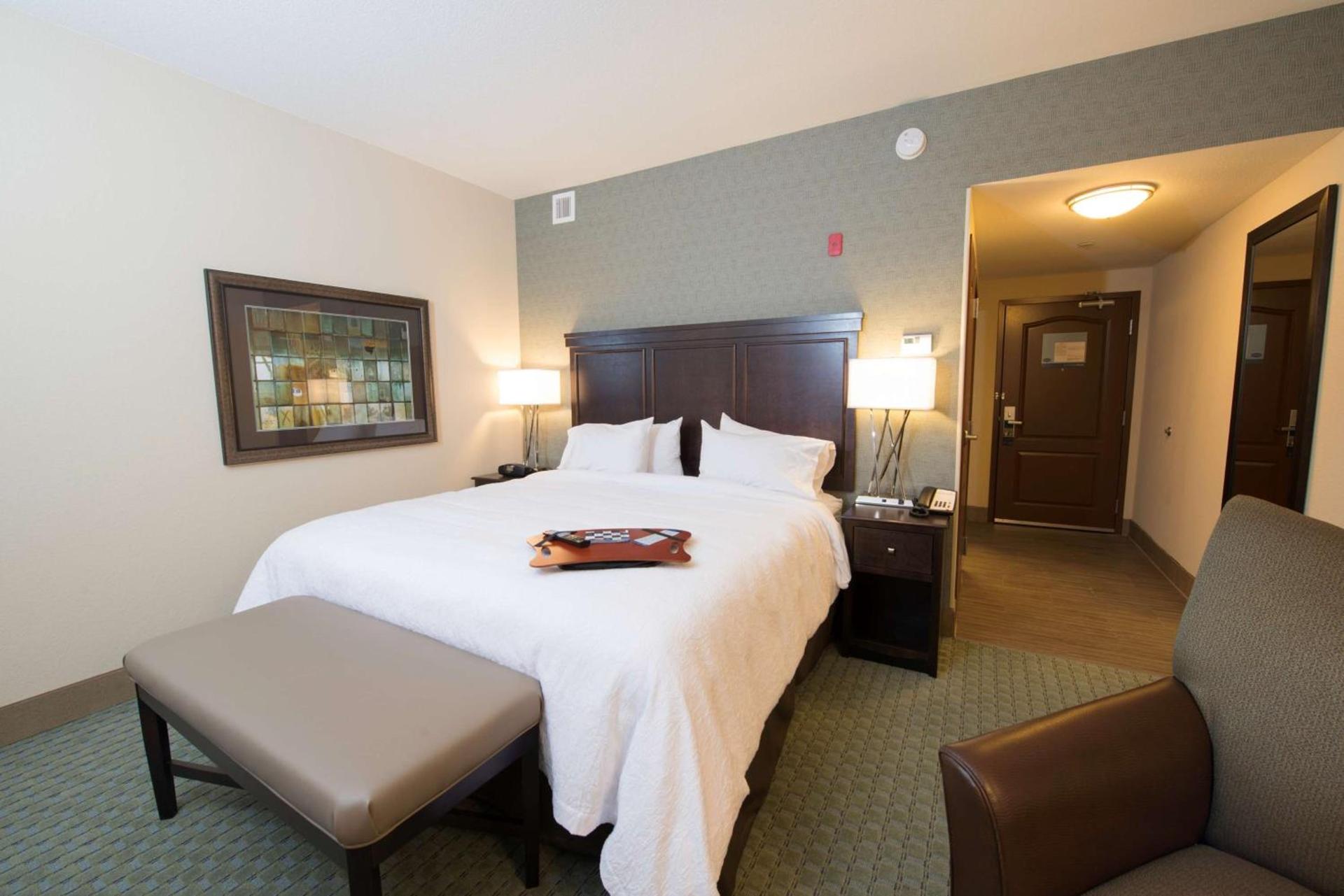 Hampton Inn & Suites Bismarck Northwest photo 24