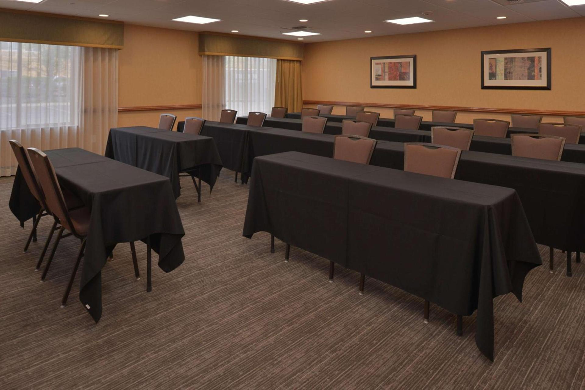 Hampton Inn and Suites Bakersfield North-Airport photo 21