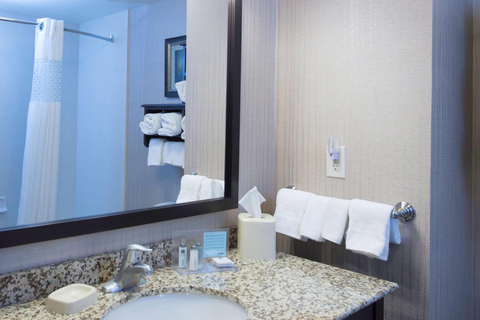 Hampton Inn & Suites Bismarck Northwest photo 25