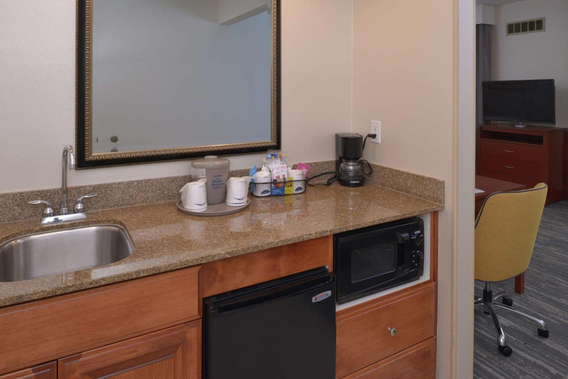 Hampton Inn and Suites Bakersfield North-Airport photo 23