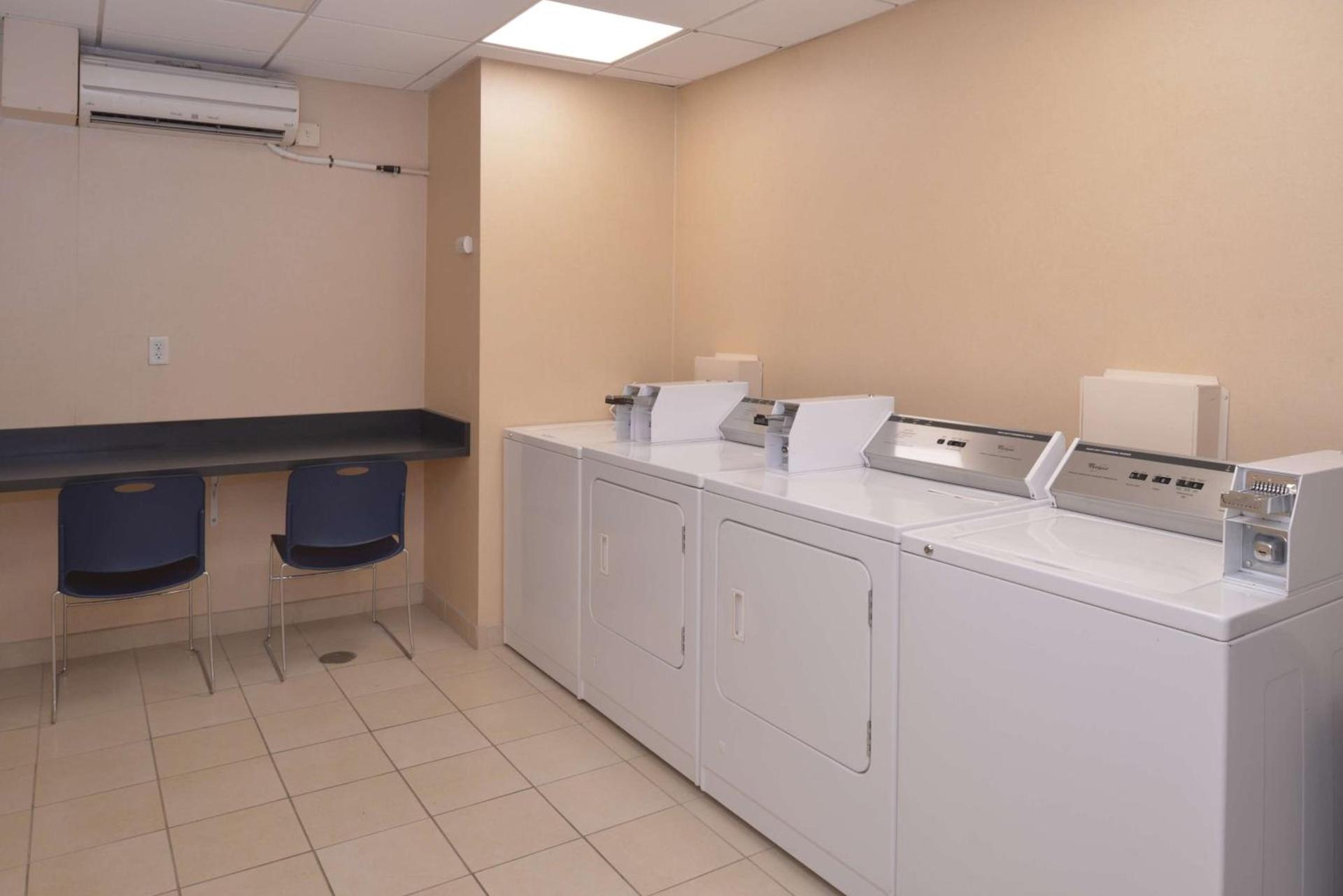 Hampton Inn and Suites Bakersfield North-Airport photo 24