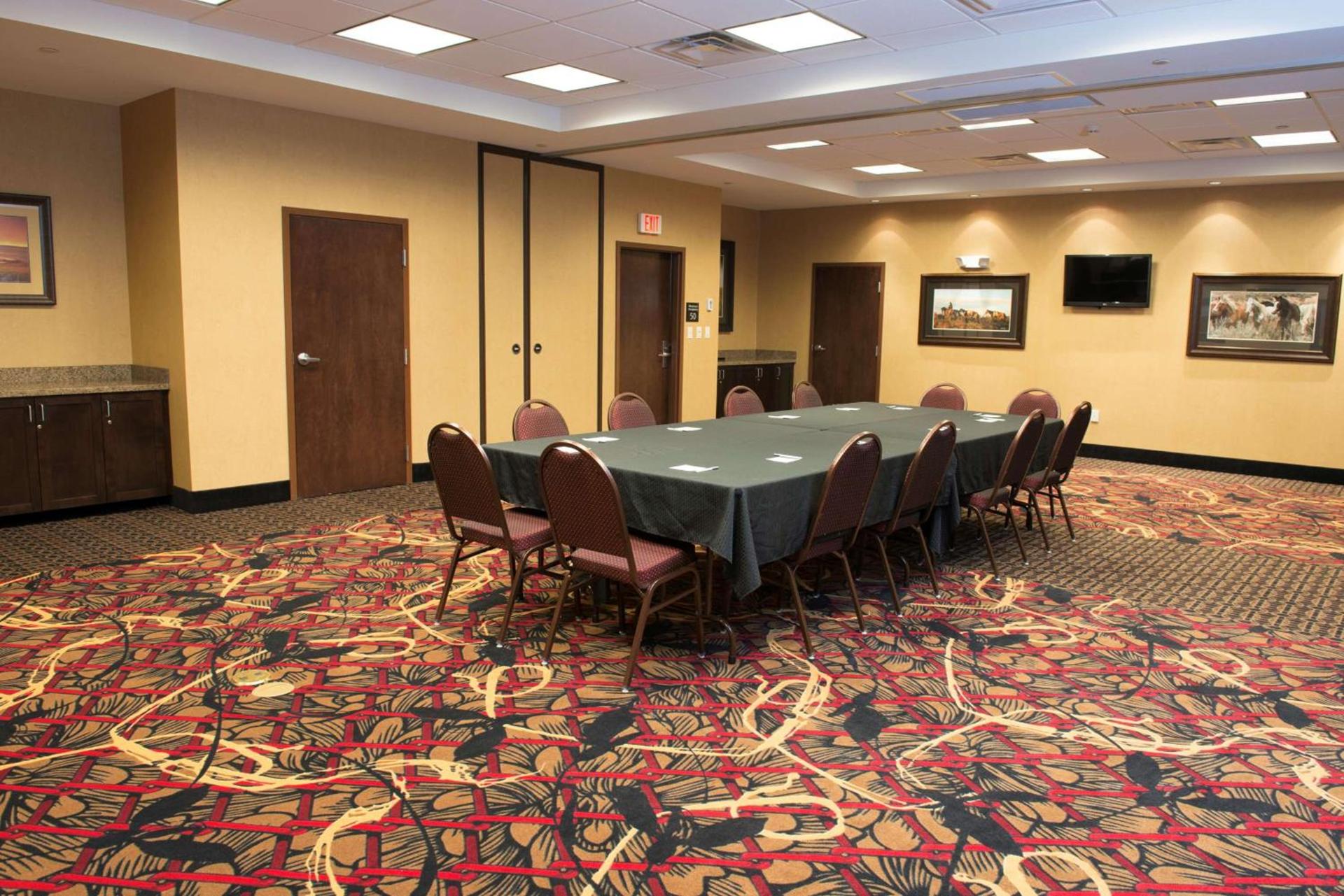 Hampton Inn & Suites Bismarck Northwest photo 27