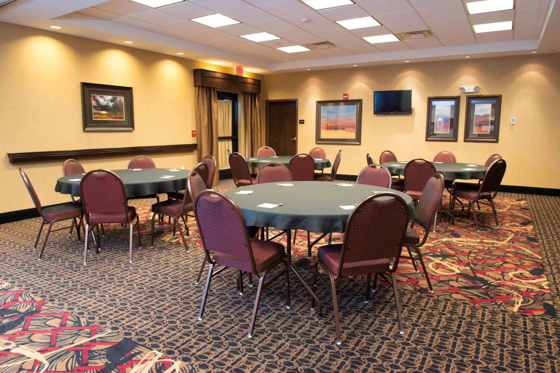 Hampton Inn & Suites Bismarck Northwest photo 3