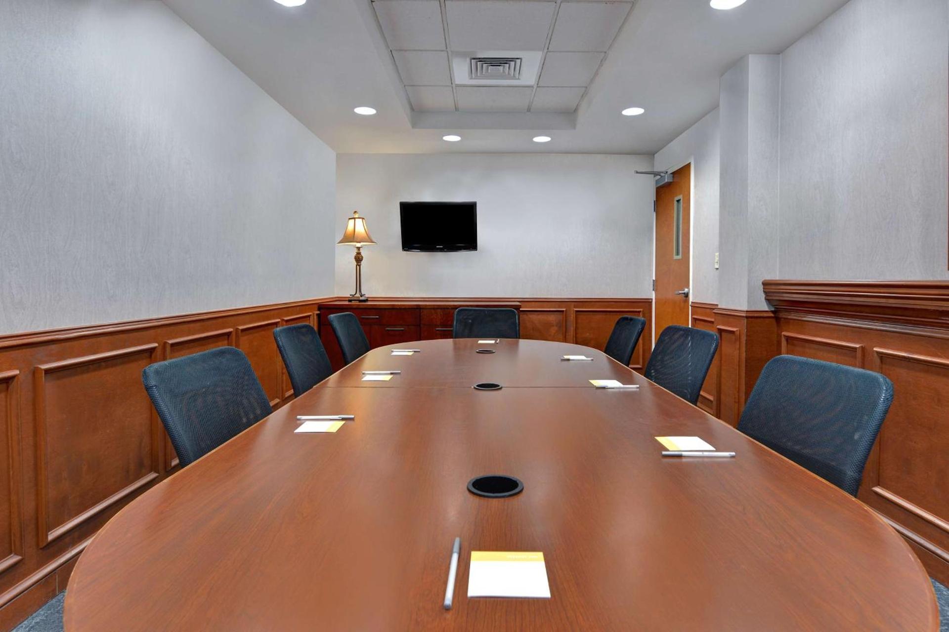 Hampton Inn & Suites Birmingham-Hoover-Galleria photo 42