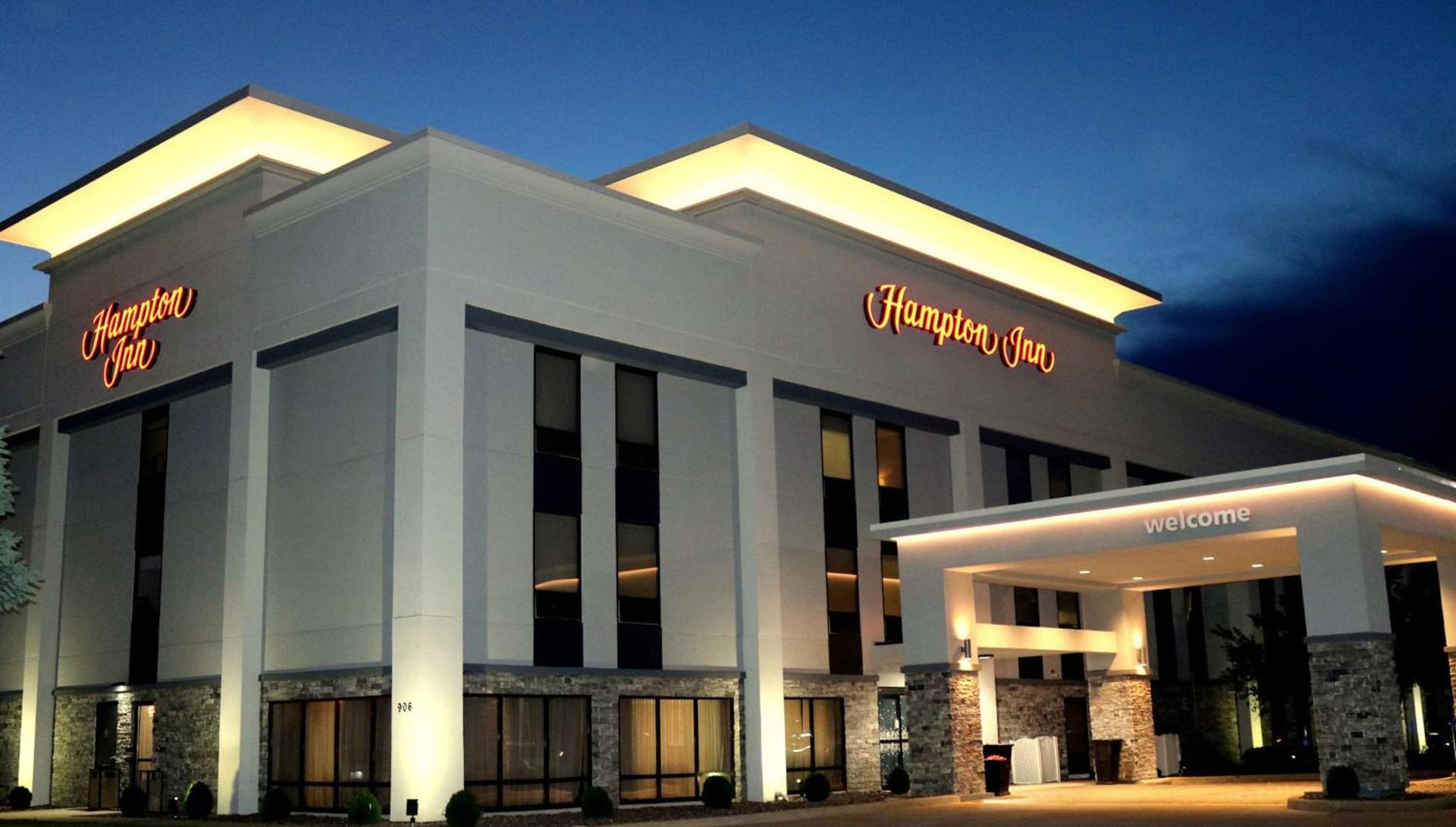 Hampton Inn Bloomington West photo 2
