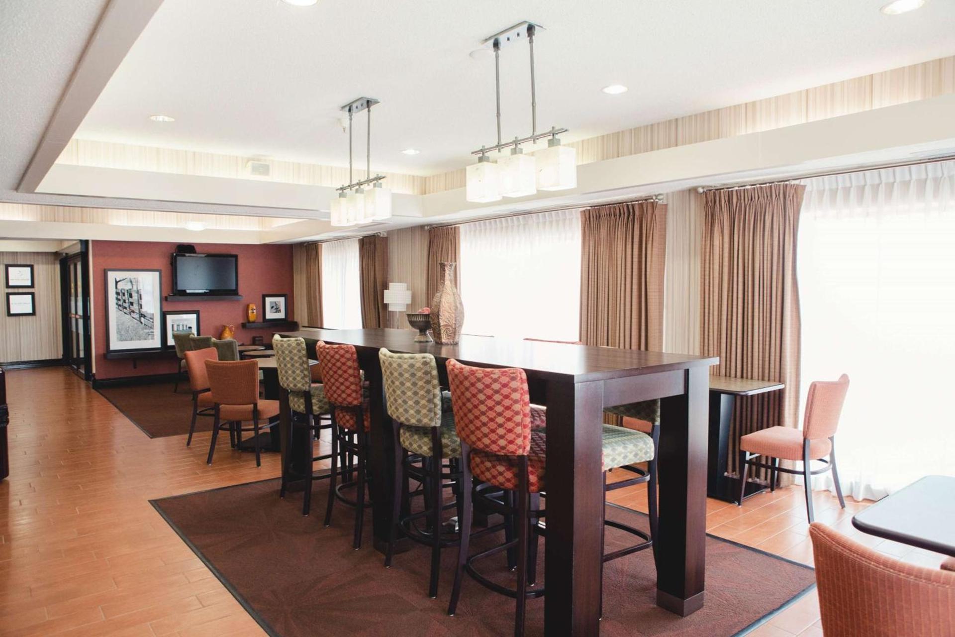 Hampton Inn Bloomington West photo 4