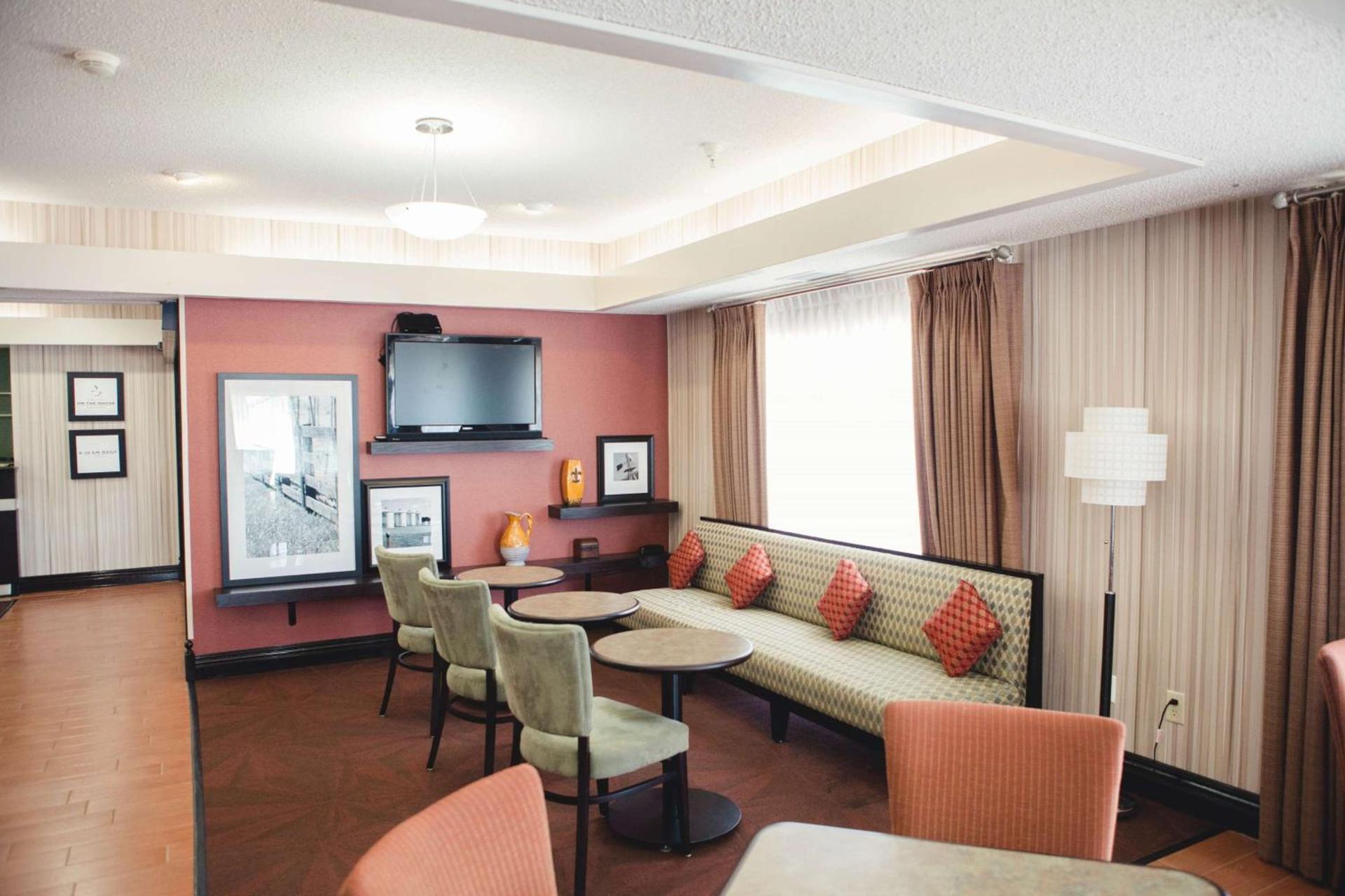 Hampton Inn Bloomington West photo 5
