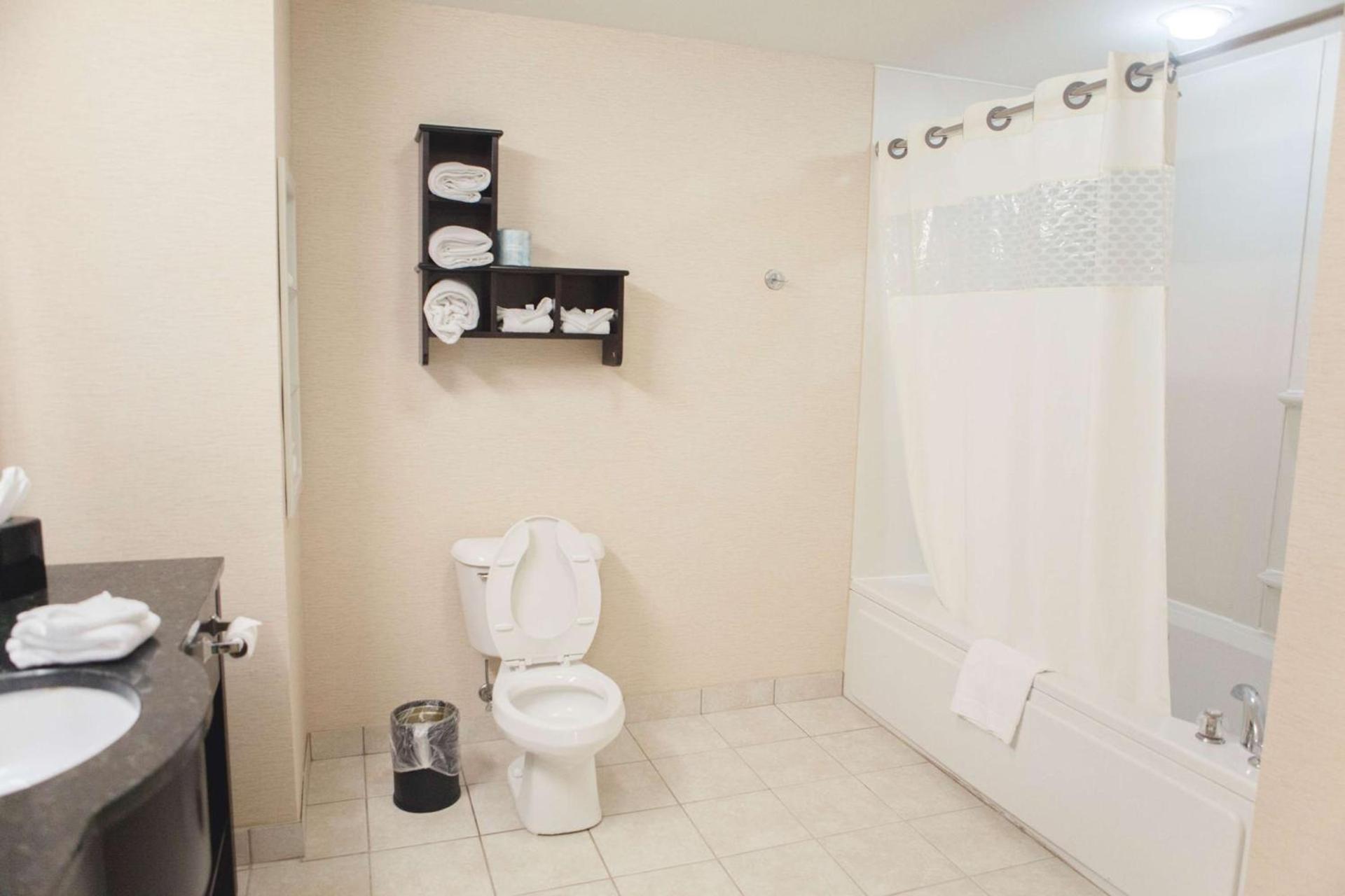 Hampton Inn Bloomington West photo 12