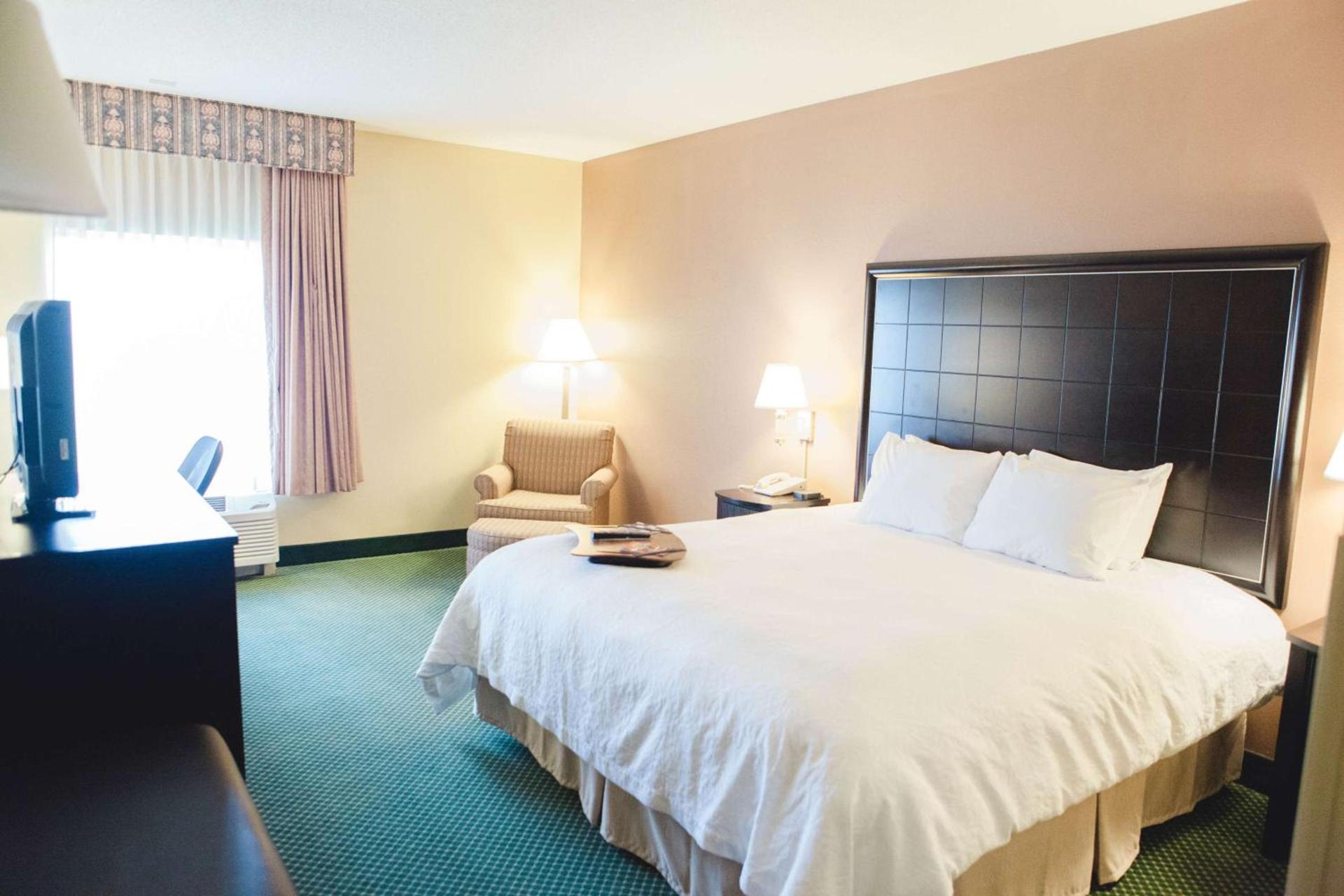 Hampton Inn Bloomington West photo 14