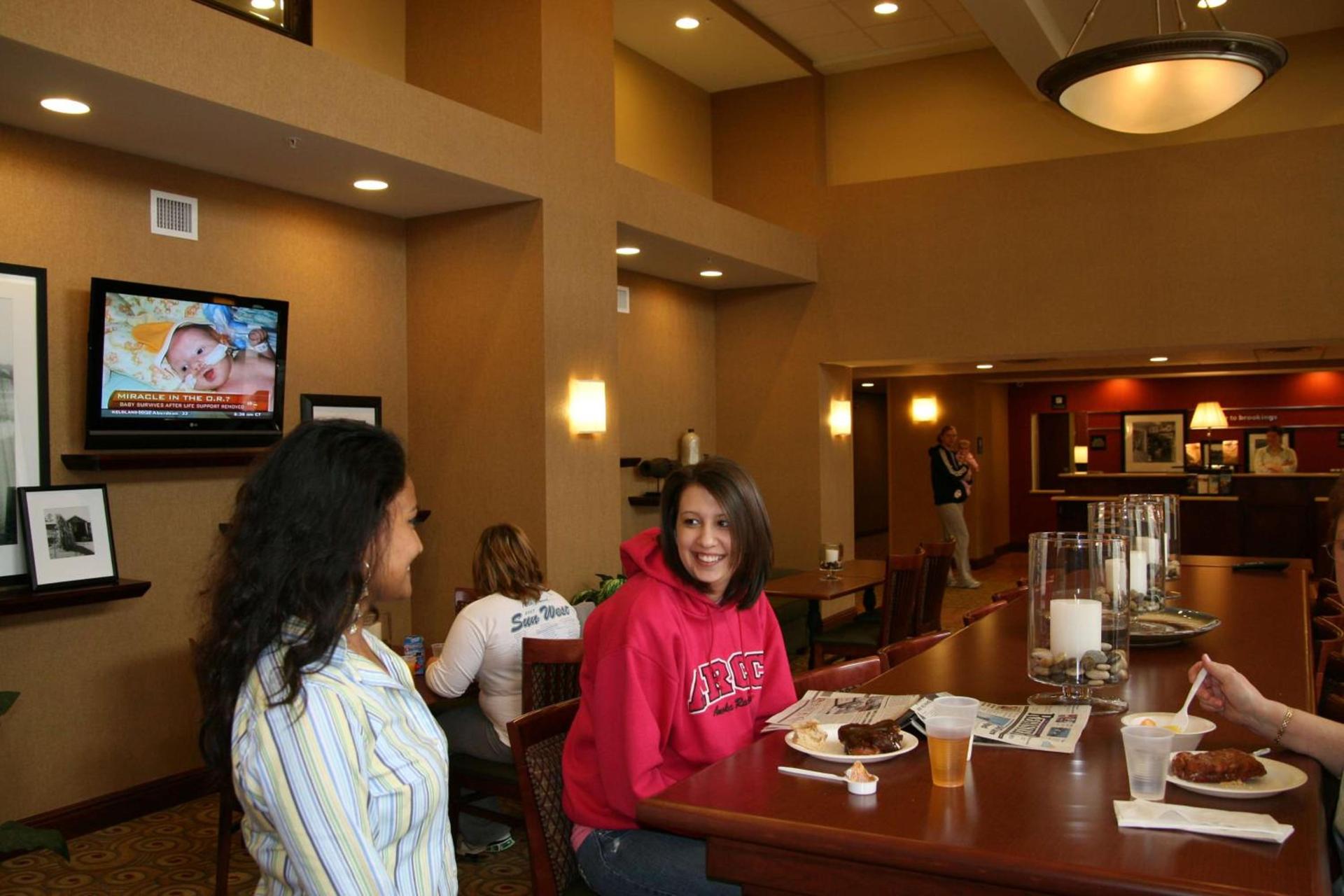 Hampton Inn & Suites Brookings photo 15