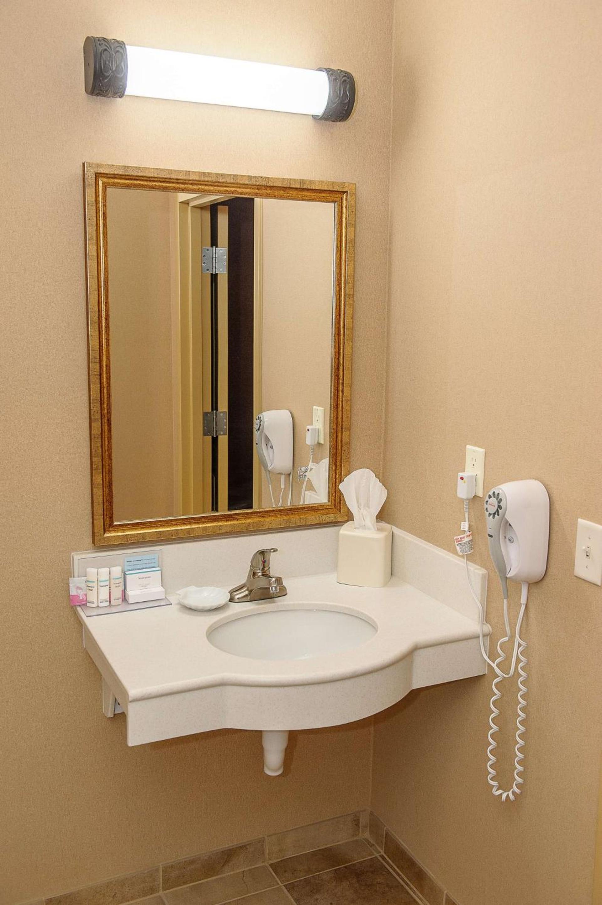 Hampton Inn & Suites Brookings photo 32