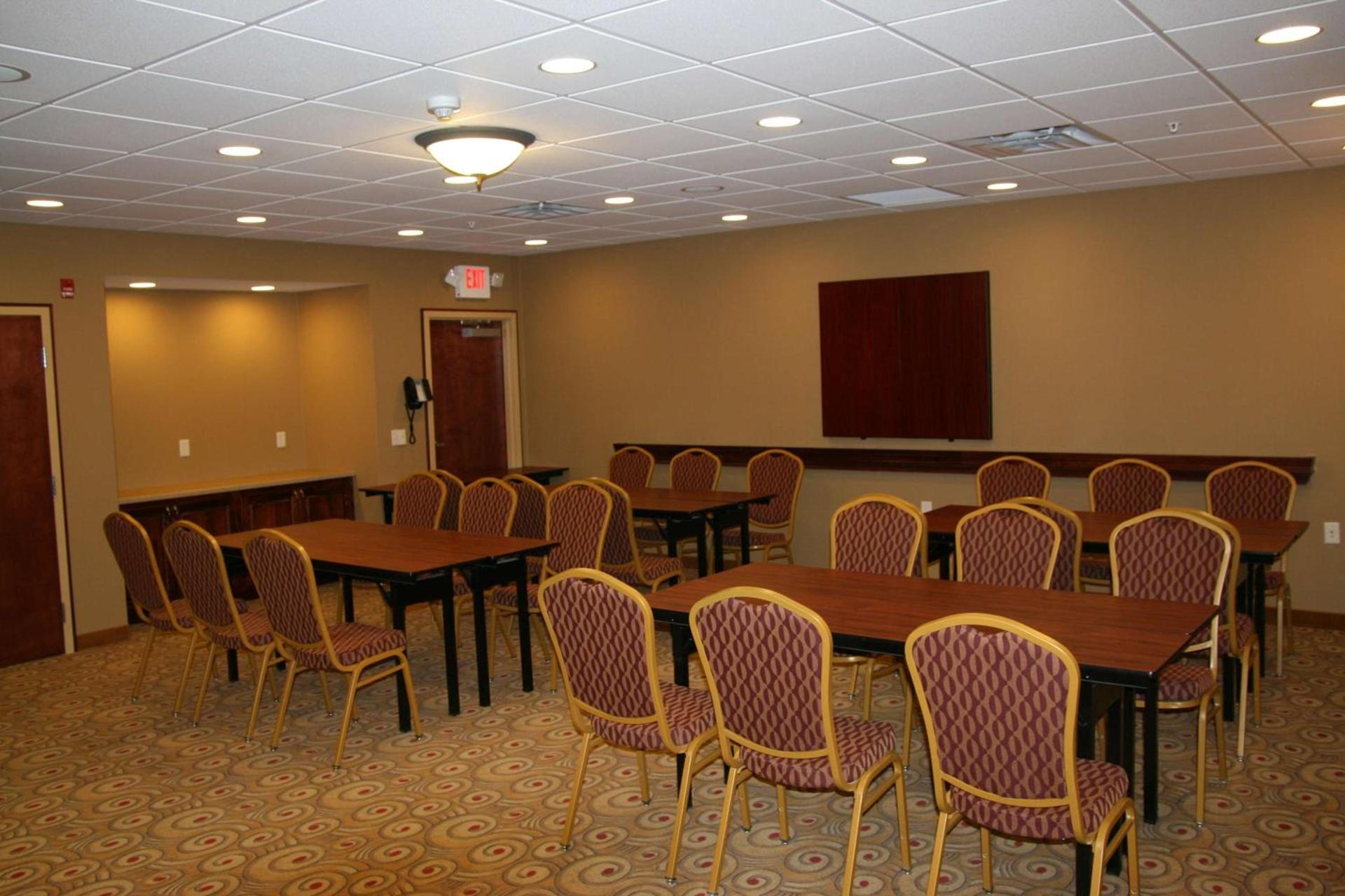 Hampton Inn & Suites Brookings photo 74