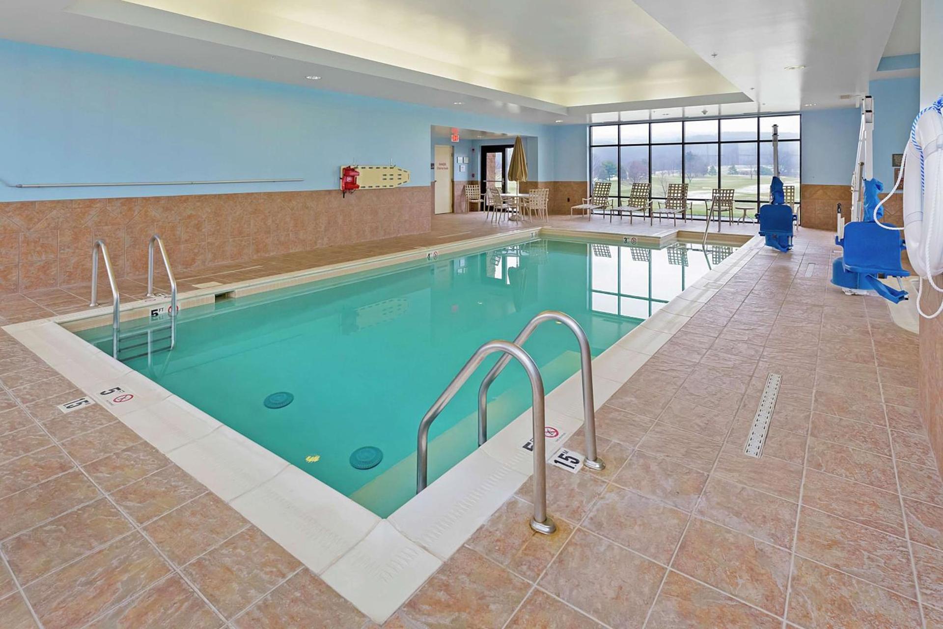 Hampton Inn & Suites Blairsville photo 8