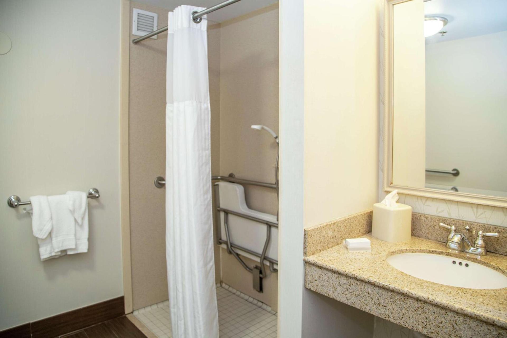 Hampton Inn & Suites Blairsville photo 16