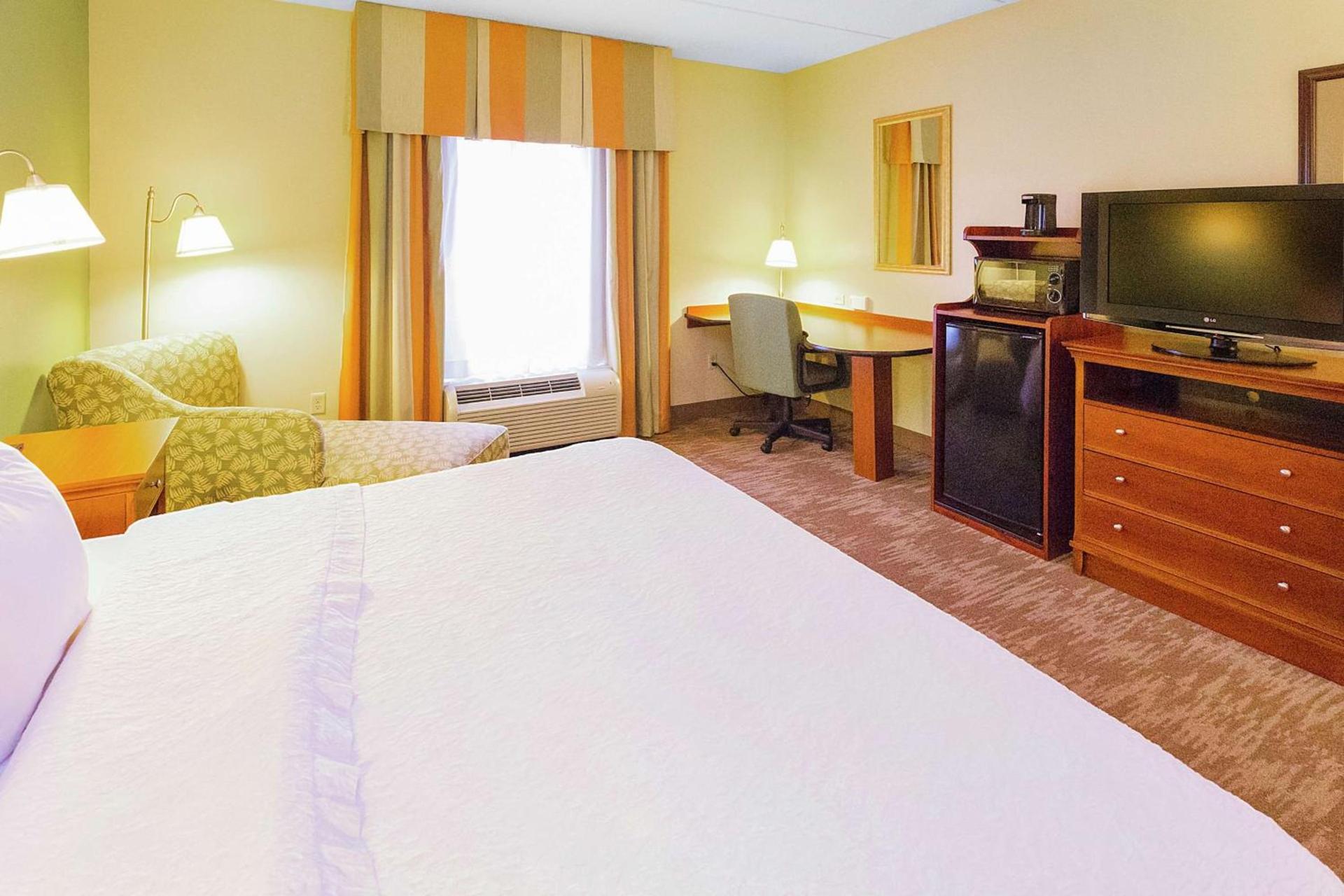Hampton Inn & Suites Blairsville photo 17