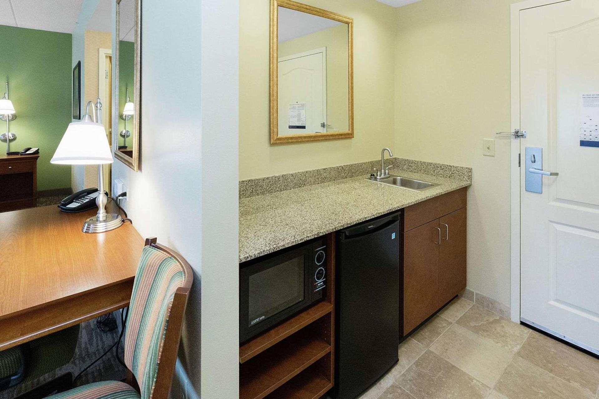 Hampton Inn & Suites Blairsville photo 31