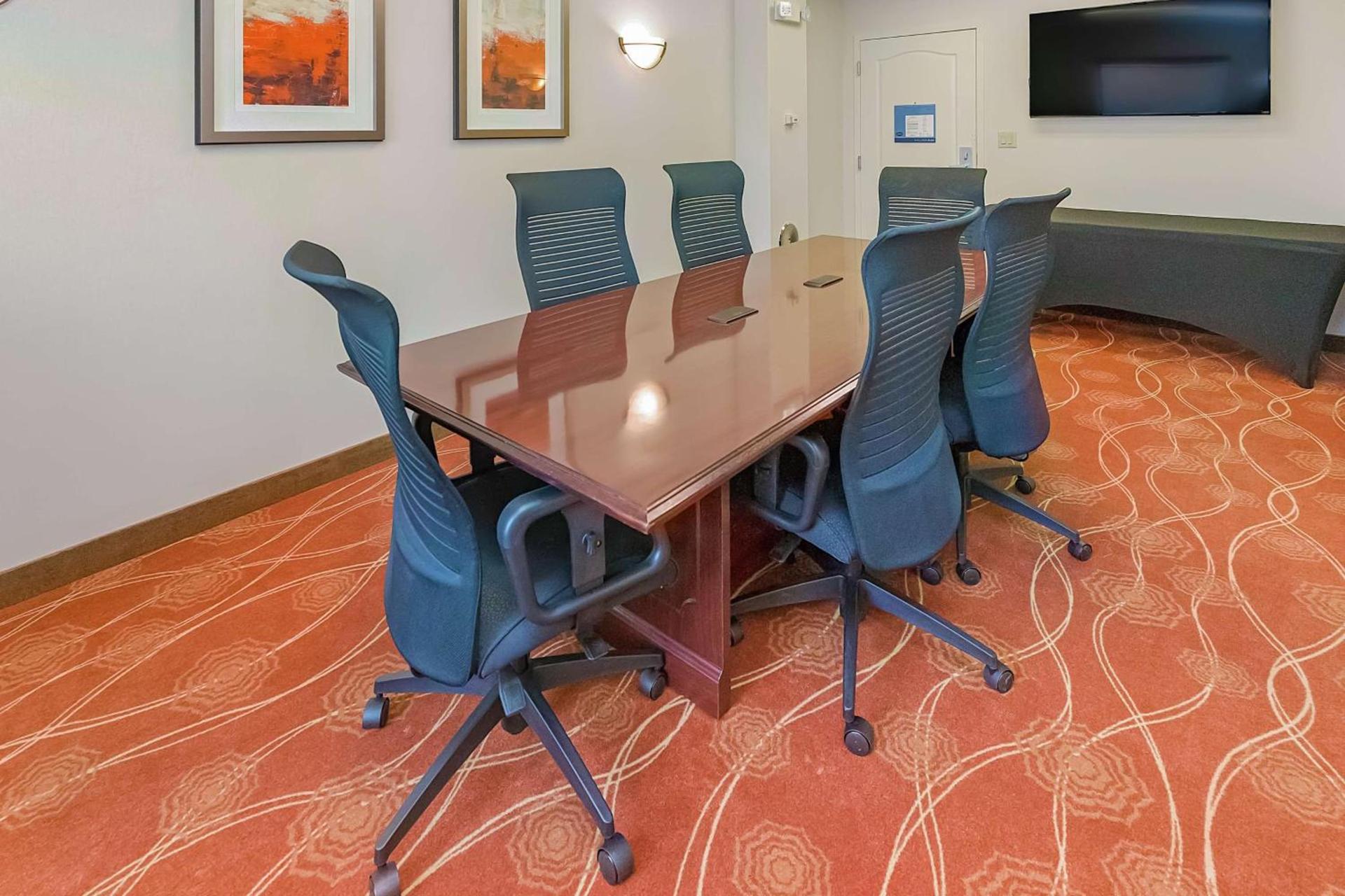 Hampton Inn & Suites Blairsville photo 45