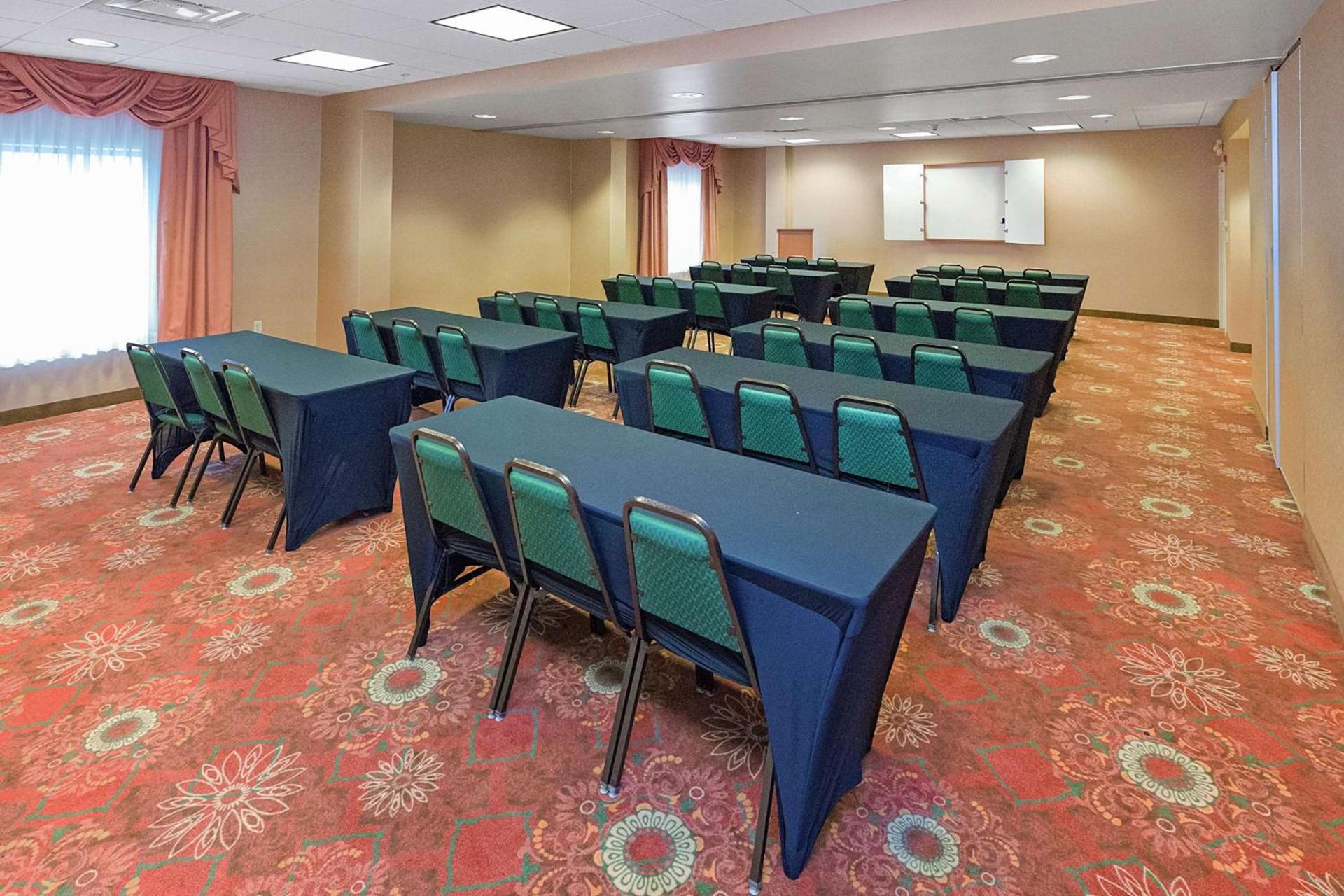 Hampton Inn & Suites Blairsville photo 46