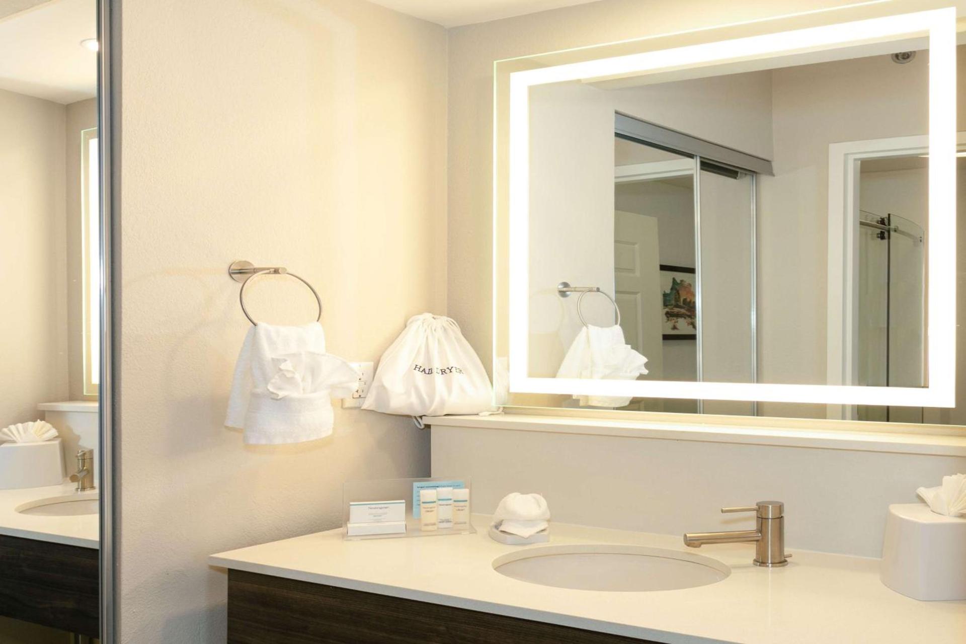 Hampton Inn & Suites Nashville-Green Hills photo 38