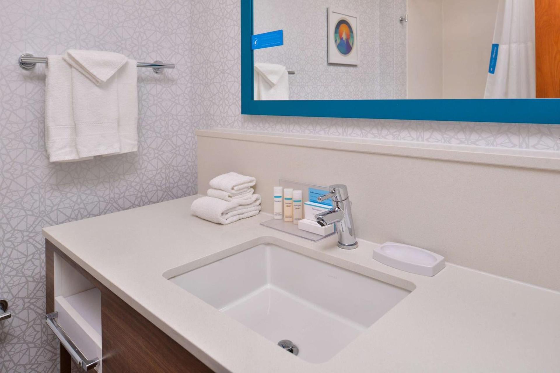 Hampton Inn & Suites Boise/Spectrum photo 29