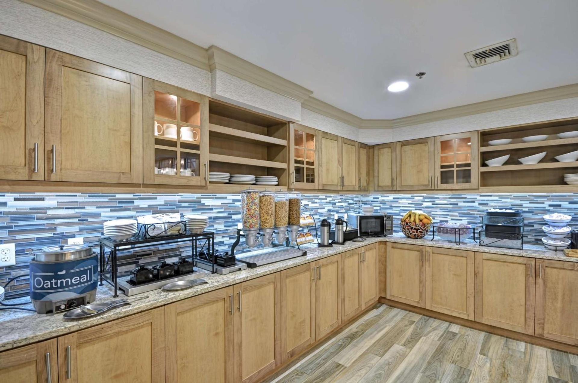 Homewood Suites by Hilton Boston - Peabody photo 11