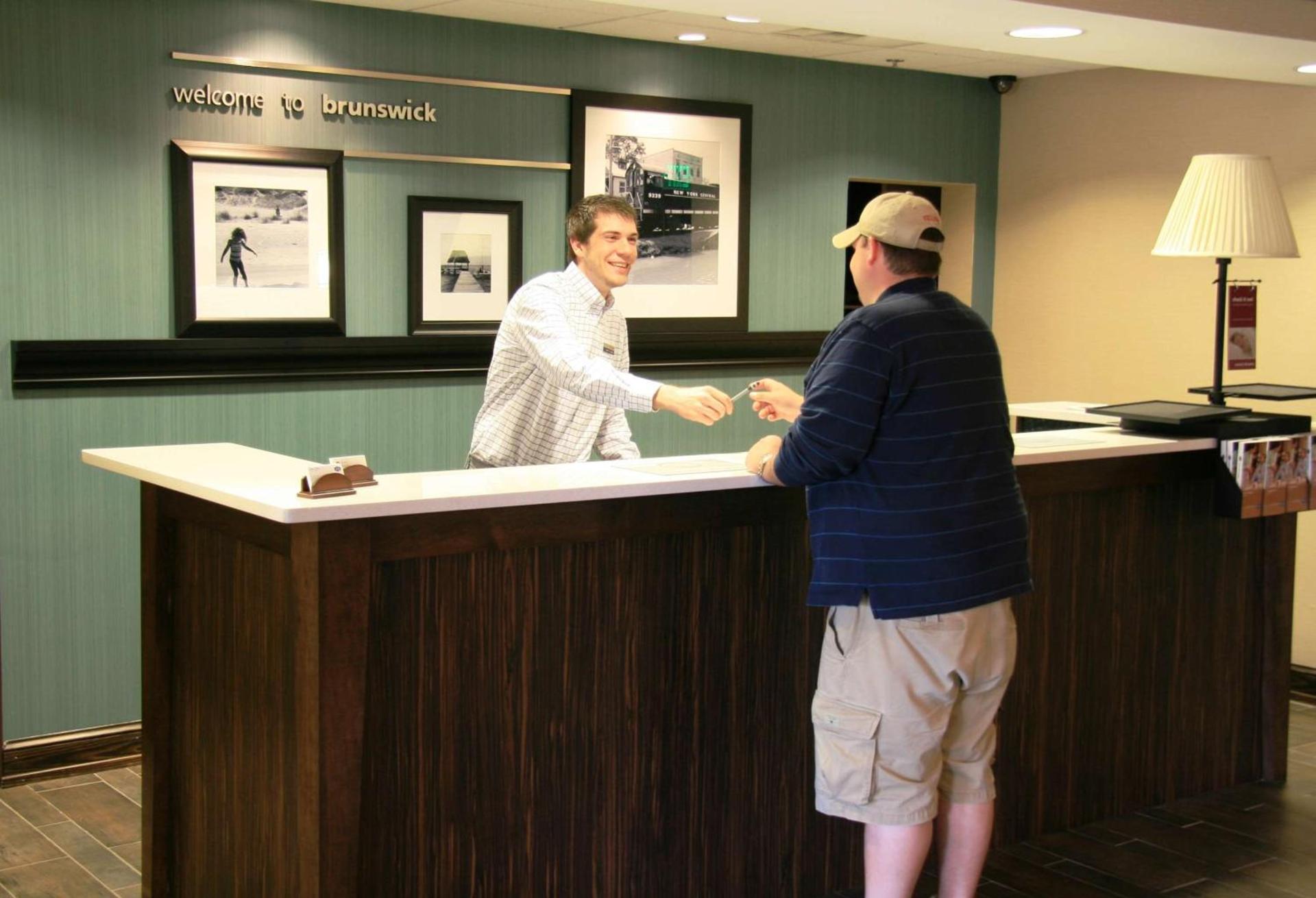 Hampton Inn & Suites Brunswick photo 6