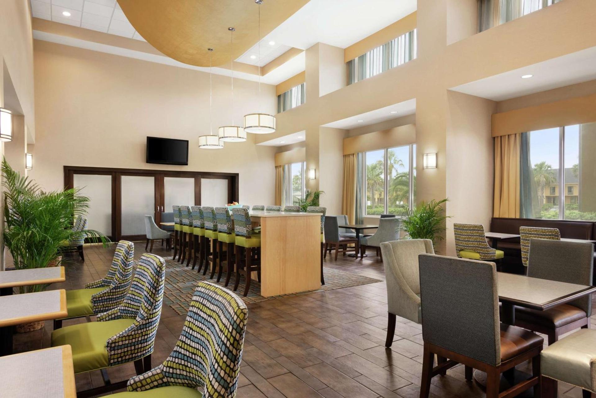 Hampton Inn & Suites Brunswick photo 8