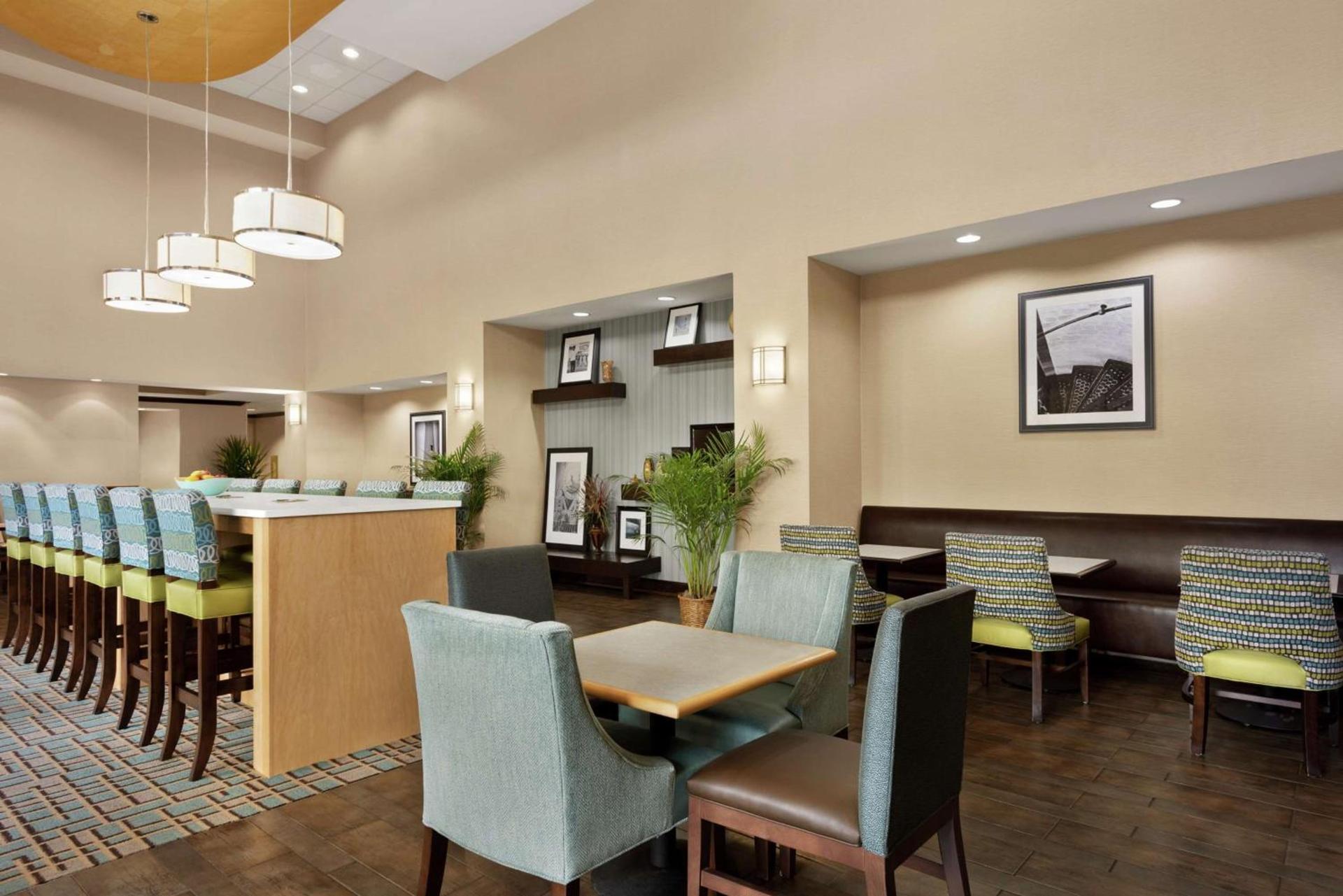 Hampton Inn & Suites Brunswick photo 9