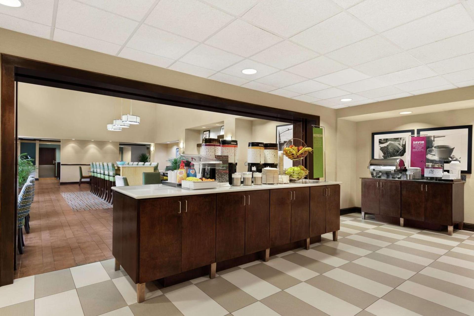Hampton Inn & Suites Brunswick photo 12