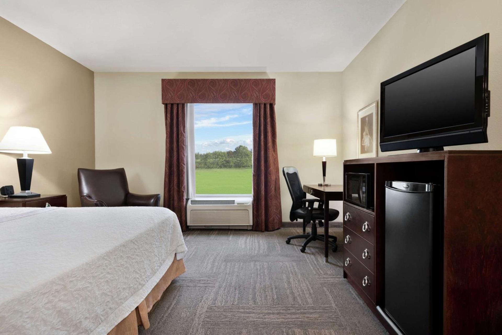 Hampton Inn & Suites Brunswick photo 25