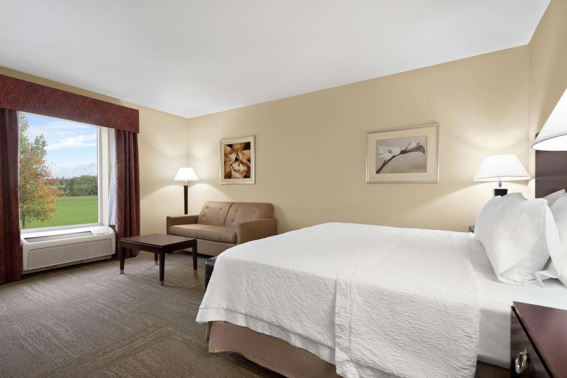 Hampton Inn & Suites Brunswick photo 24