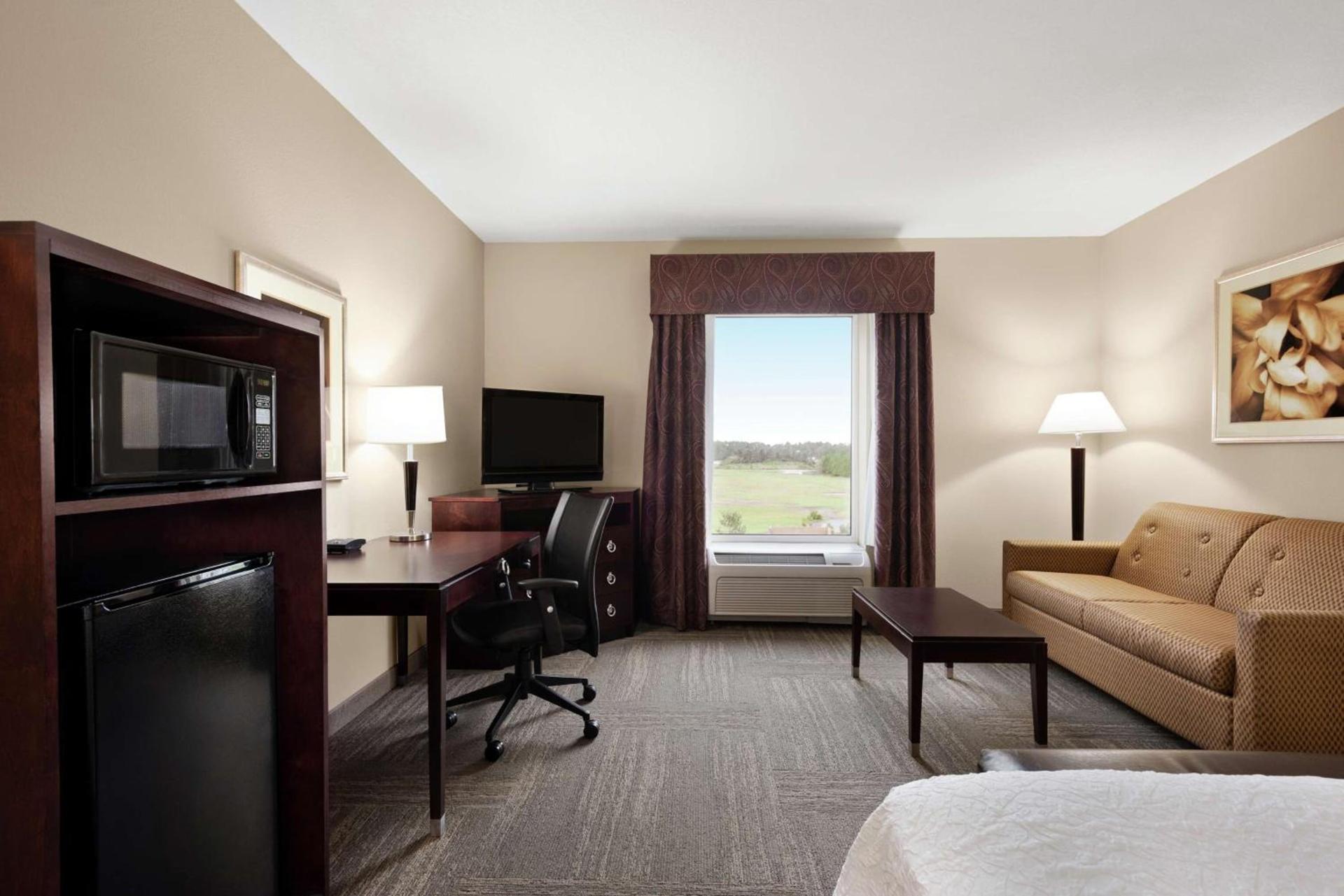 Hampton Inn & Suites Brunswick photo 26