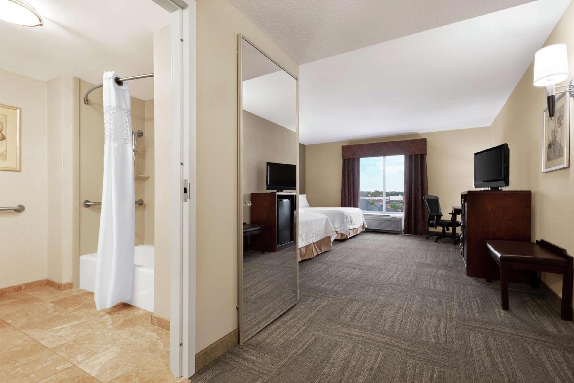 Hampton Inn & Suites Brunswick photo 28