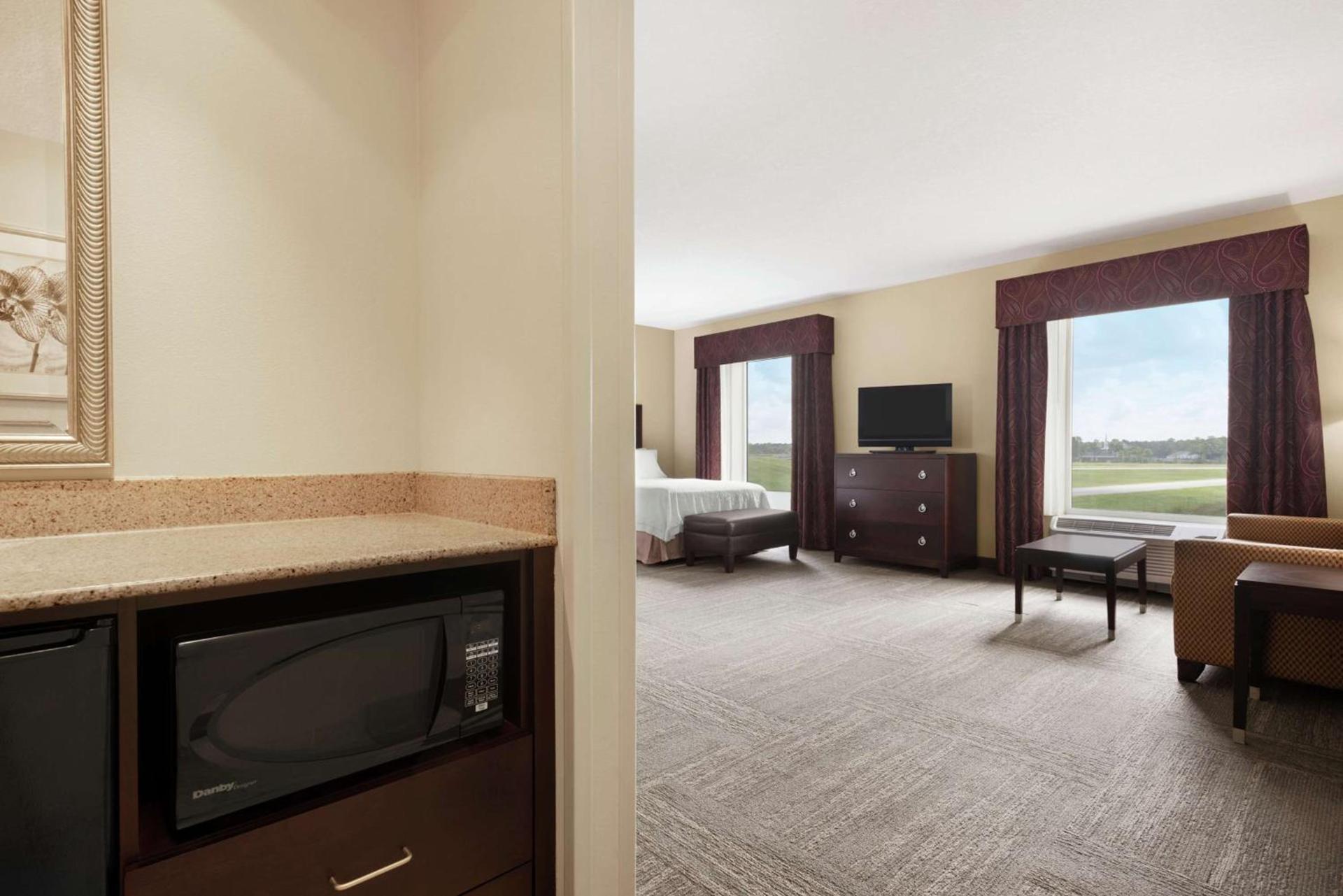 Hampton Inn & Suites Brunswick photo 34