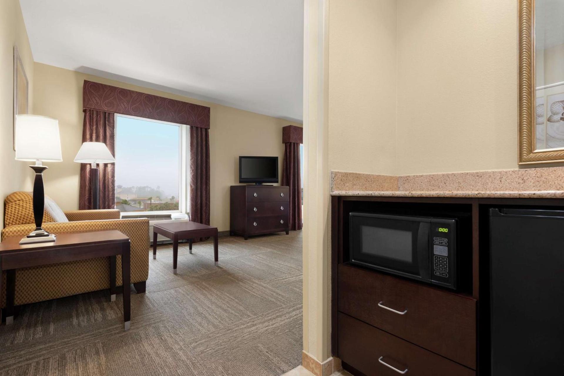 Hampton Inn & Suites Brunswick photo 35