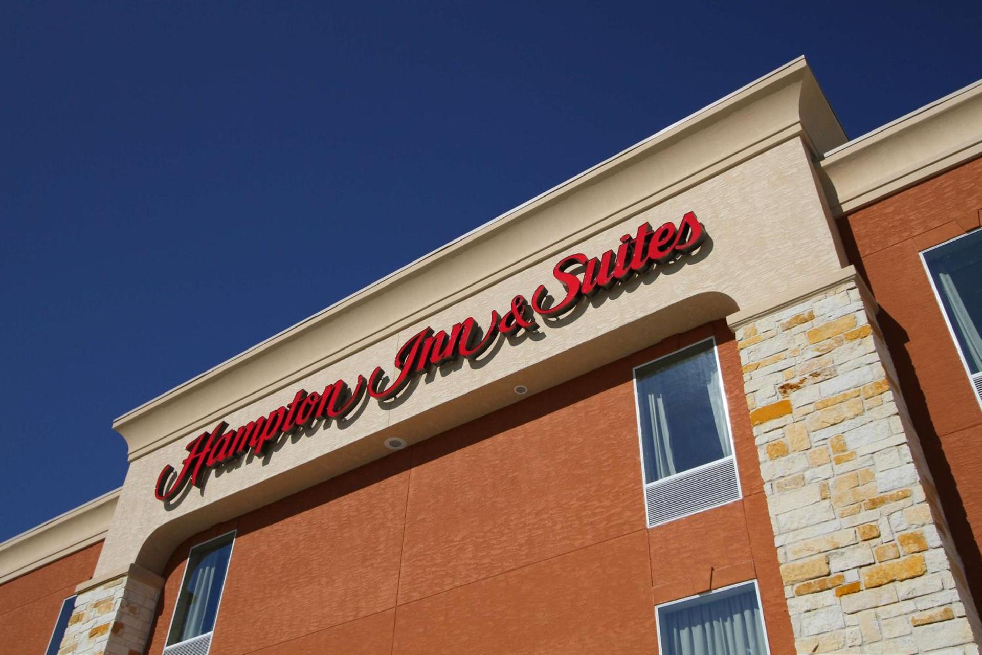 Hampton Inn & Suites Winnie photo 3
