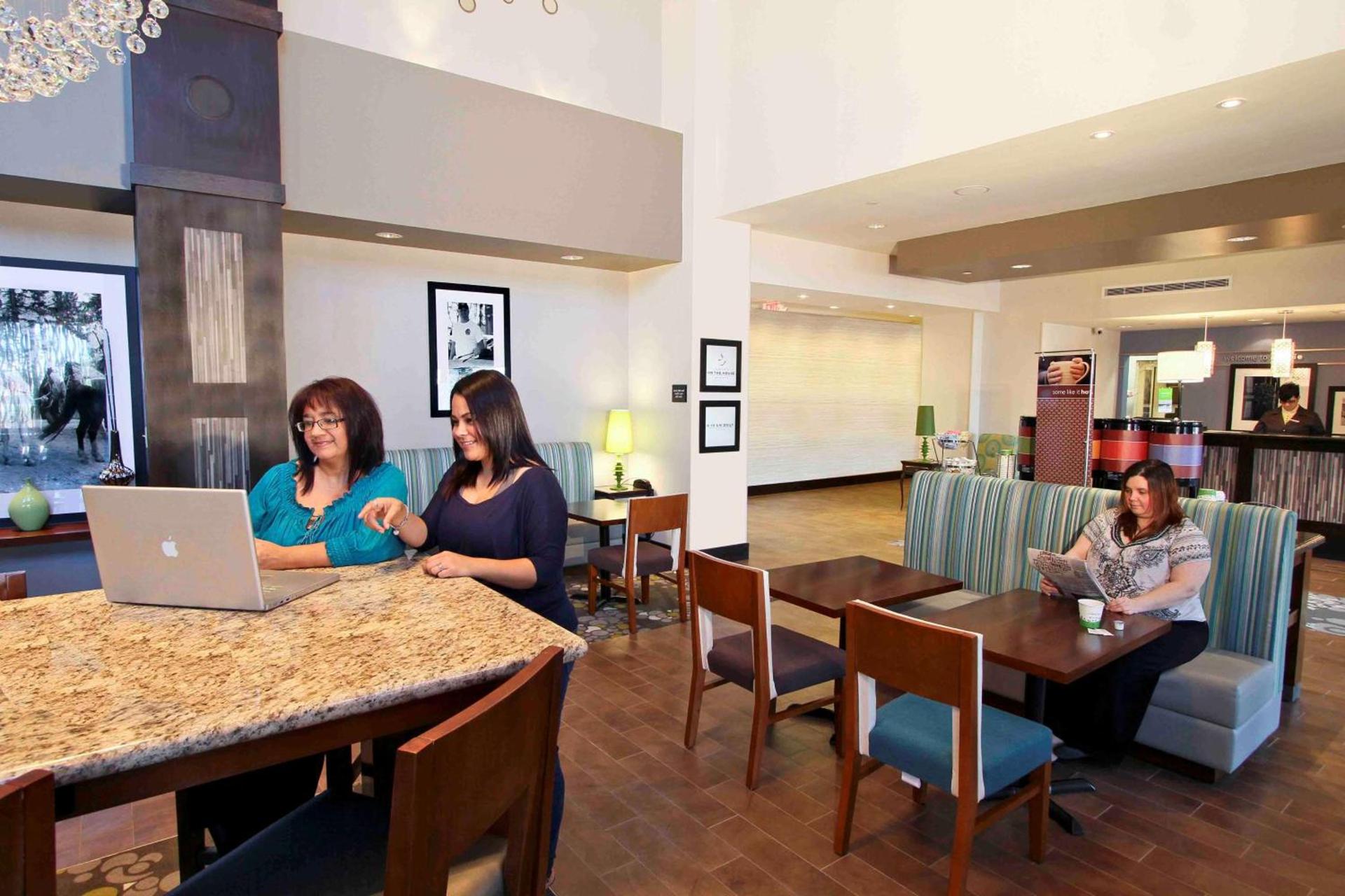 Hampton Inn & Suites Winnie photo 9