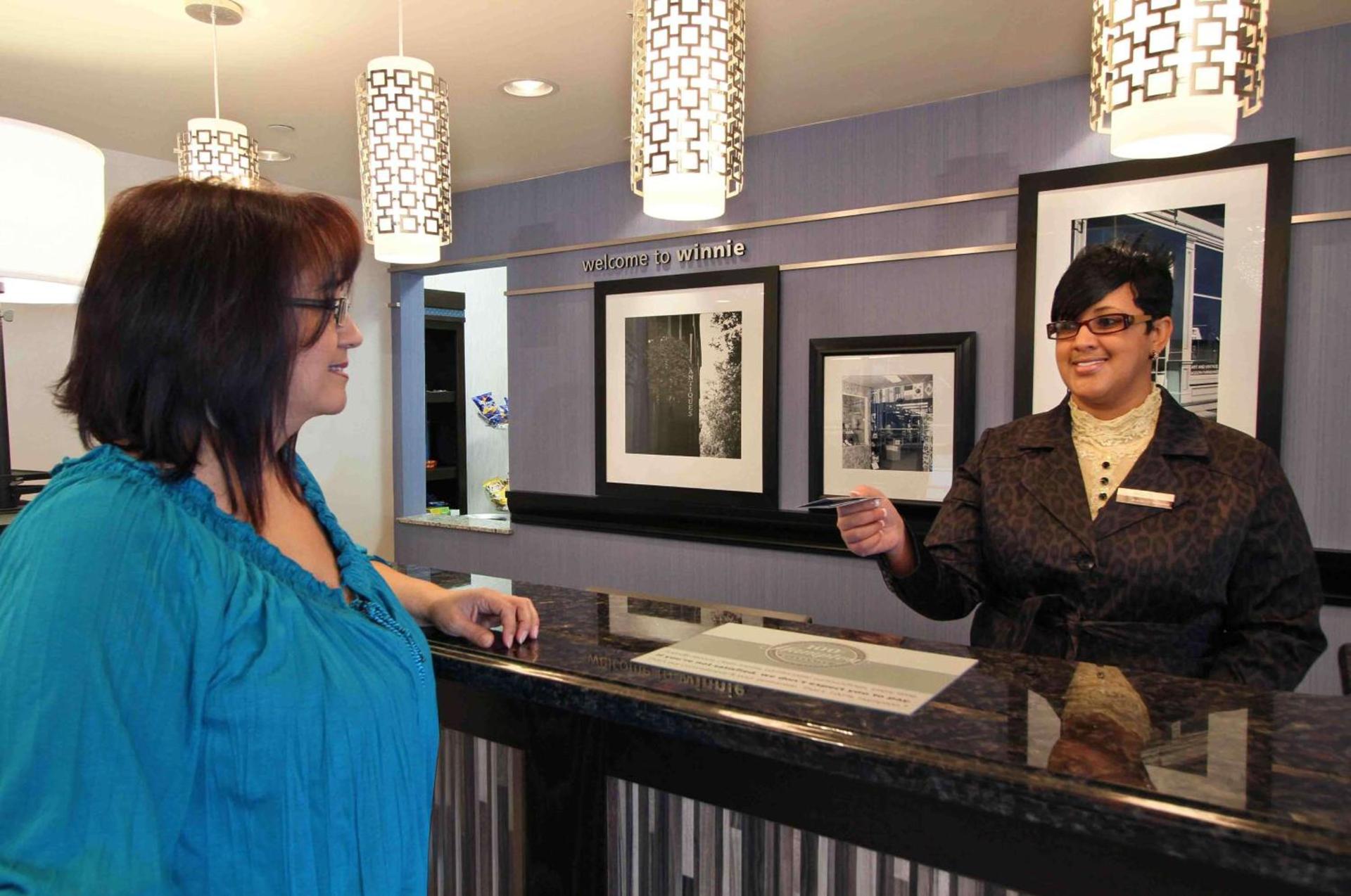 Hampton Inn & Suites Winnie photo 10