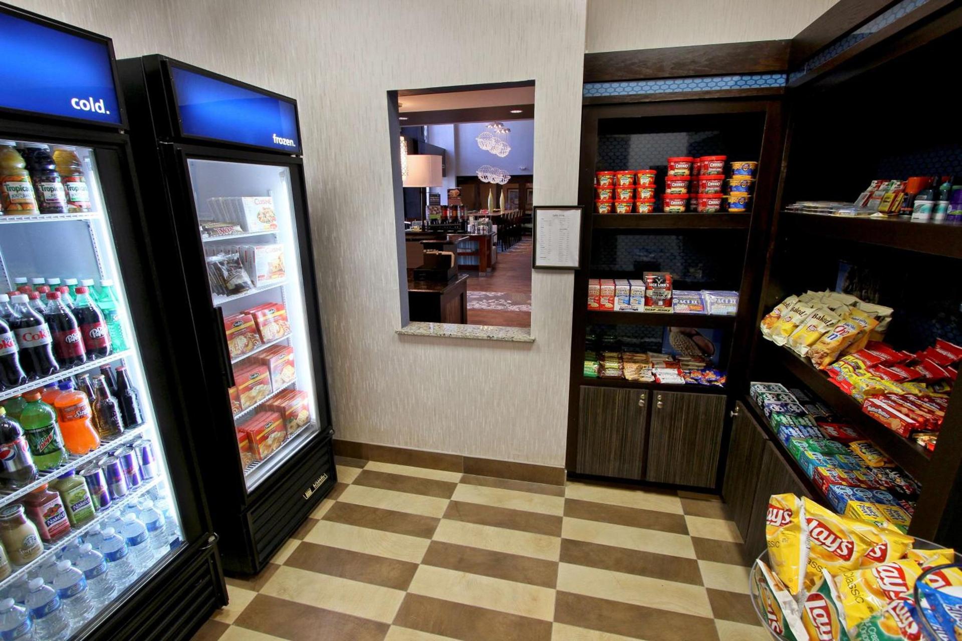 Hampton Inn & Suites Winnie photo 13
