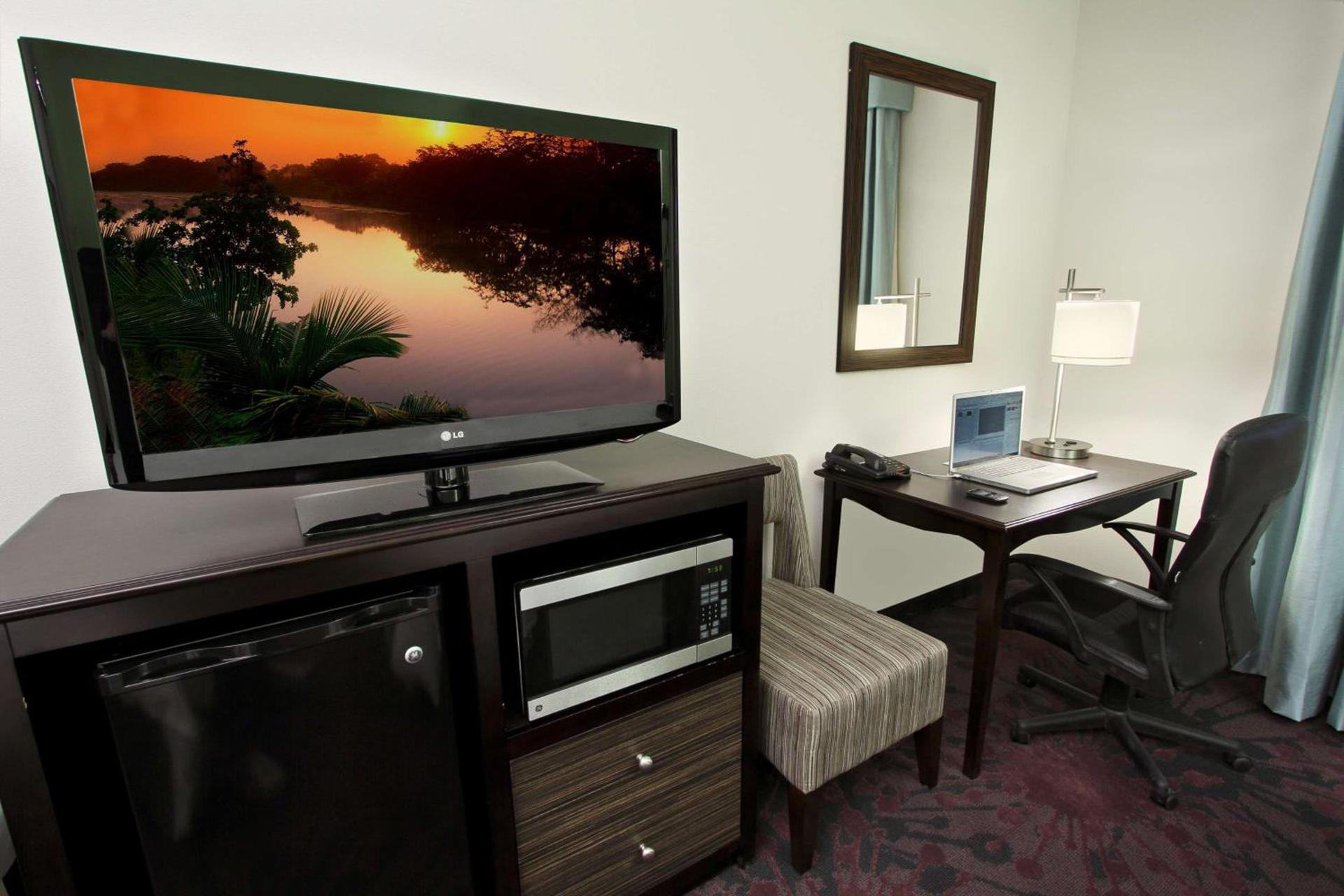 Hampton Inn & Suites Winnie photo 19