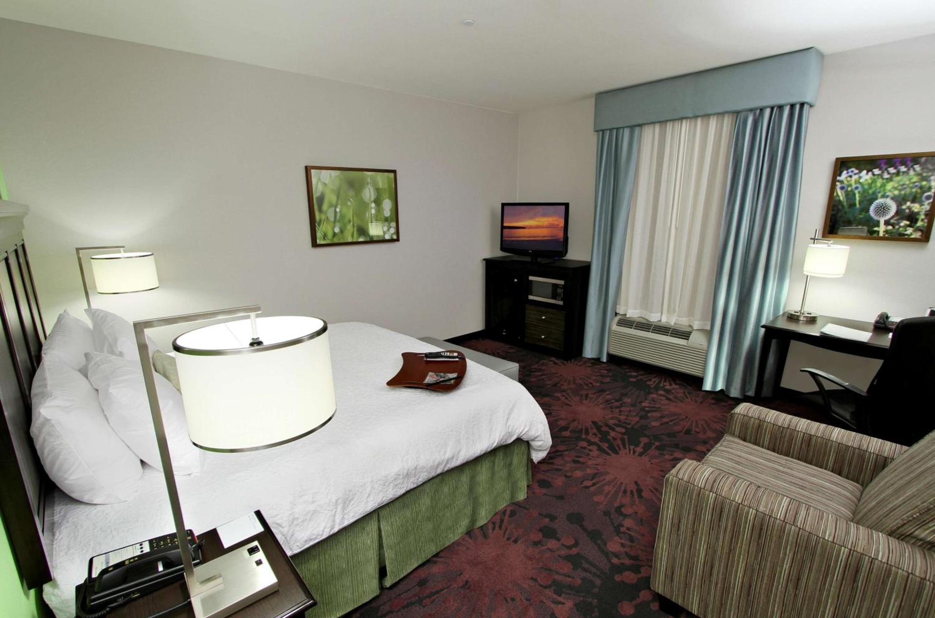 Hampton Inn & Suites Winnie photo 22