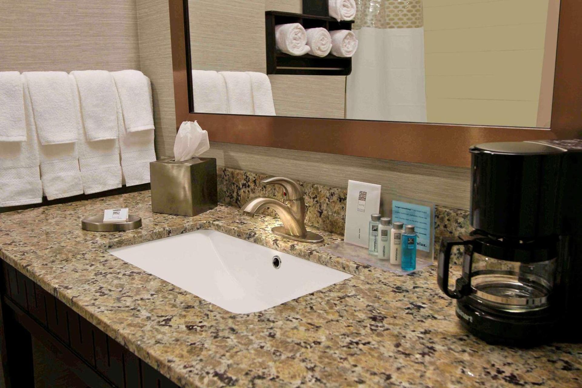 Hampton Inn & Suites Winnie photo 24